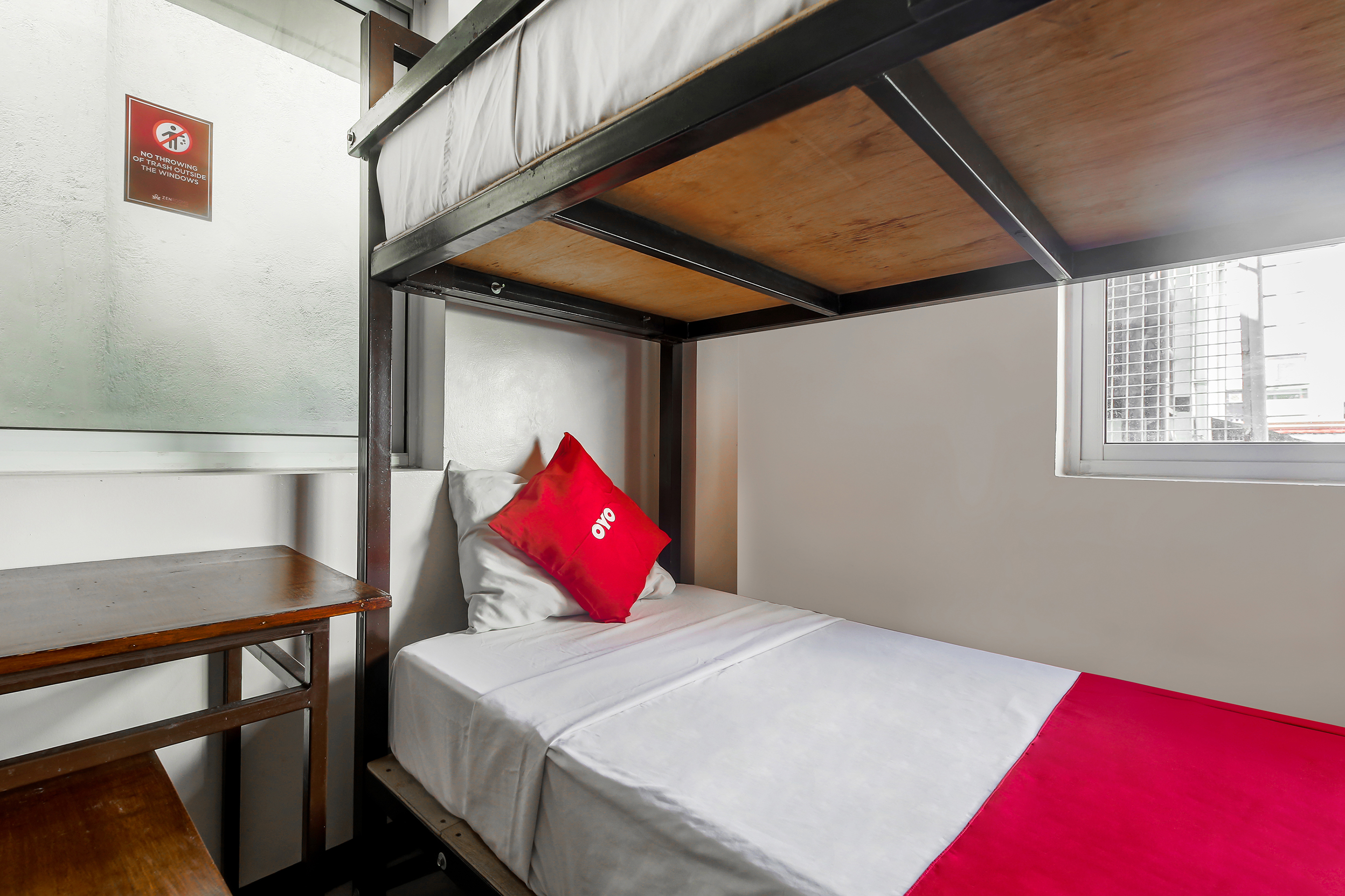 Bed in Dormitory Bunk Bed with Shared Bathroom