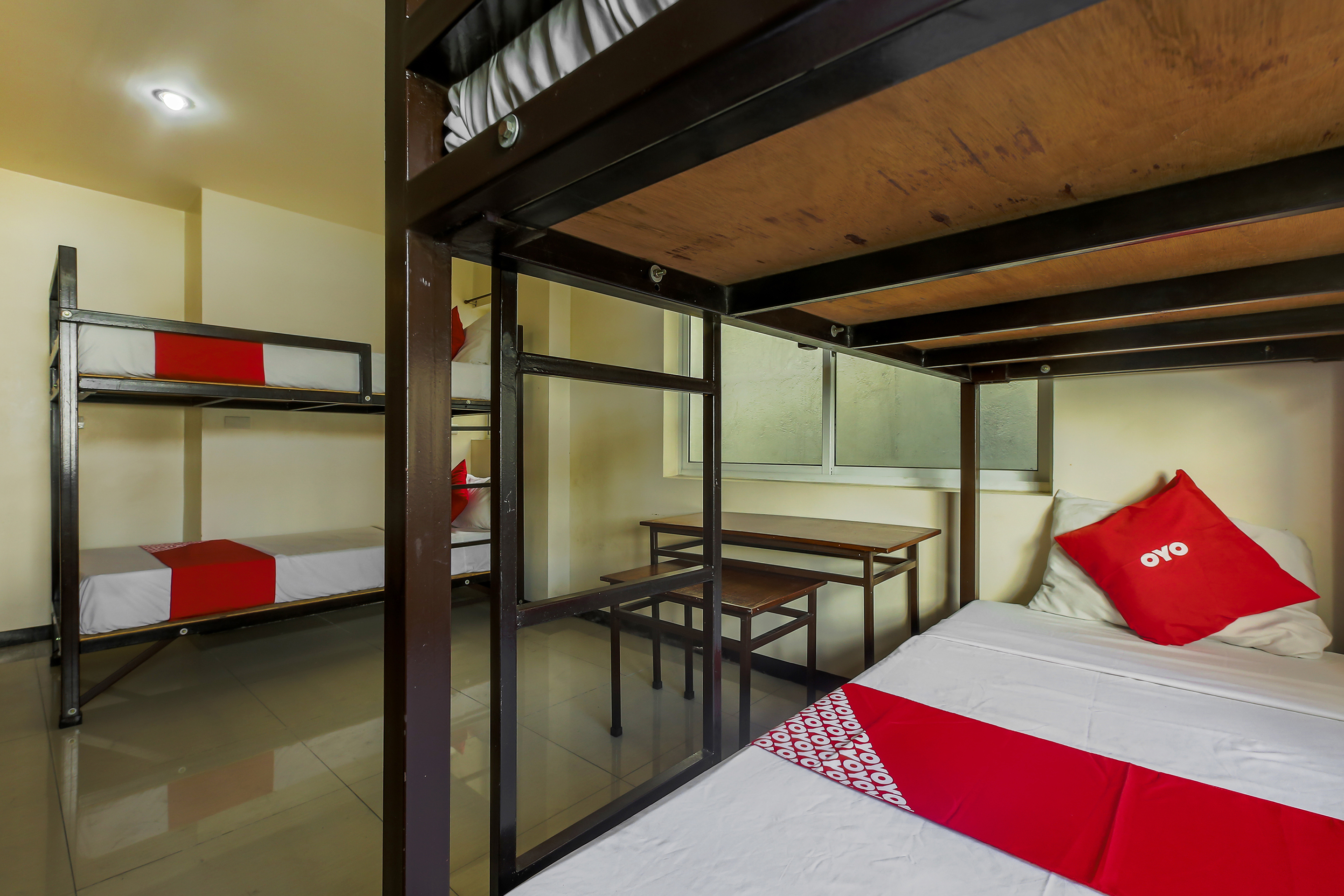 Bed in Dormitory Bunk Bed with Shared Bathroom