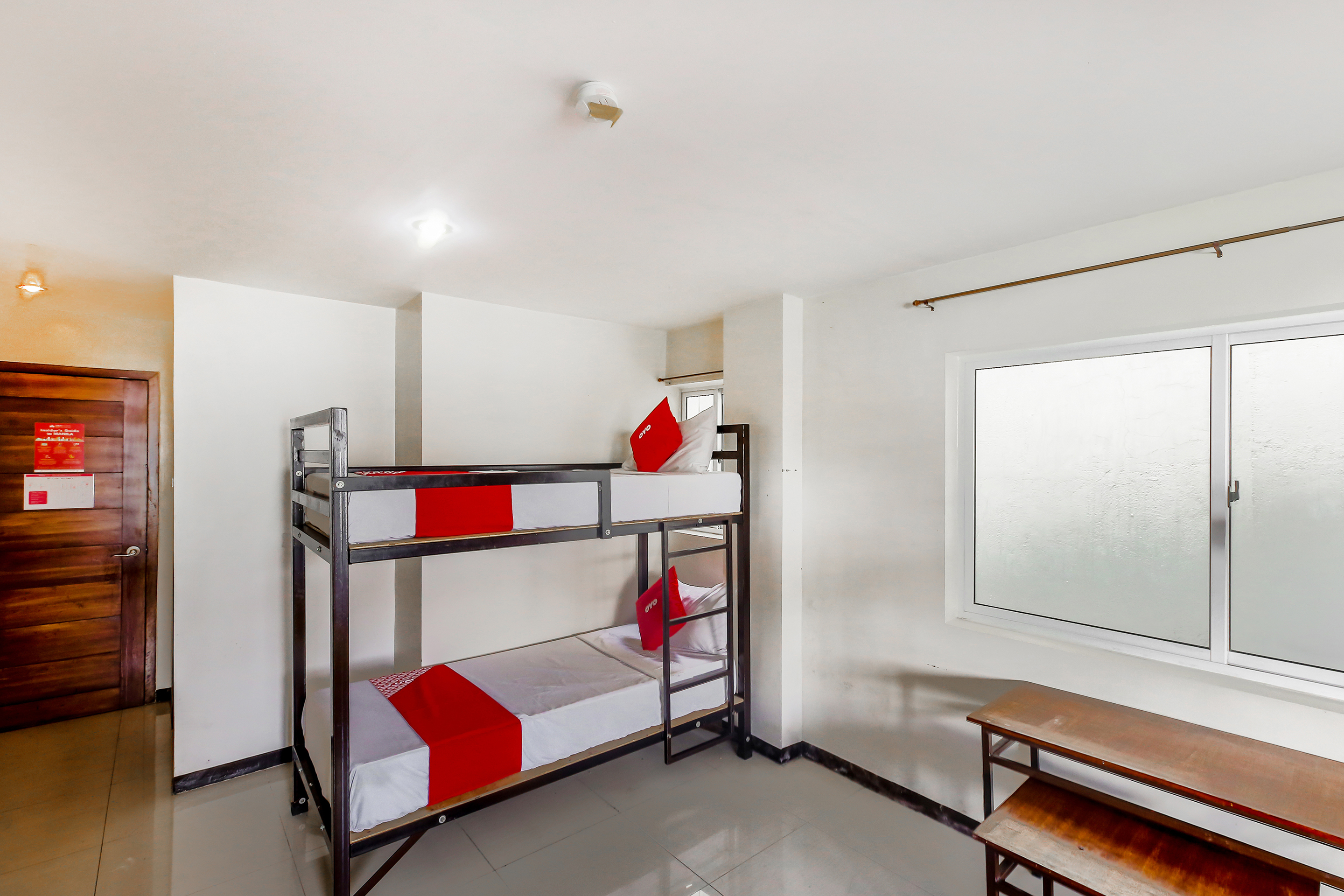 Bed in Dormitory Bunk Bed with Shared Bathroom
