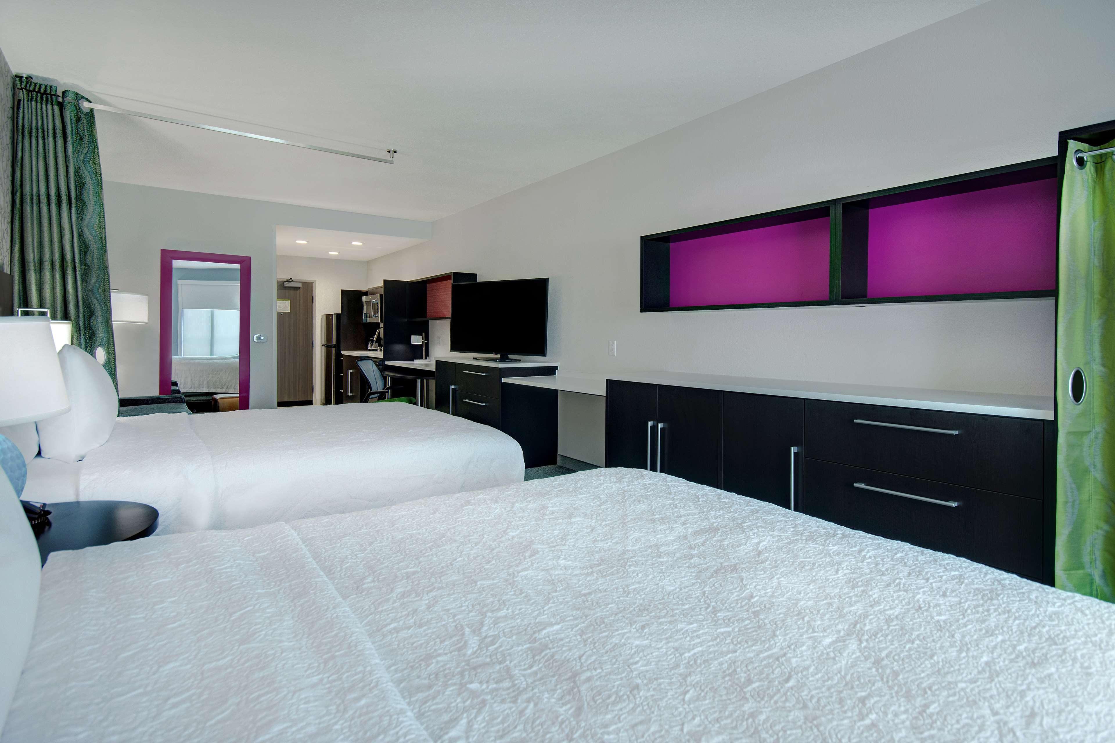 Studio Two Queen Beds