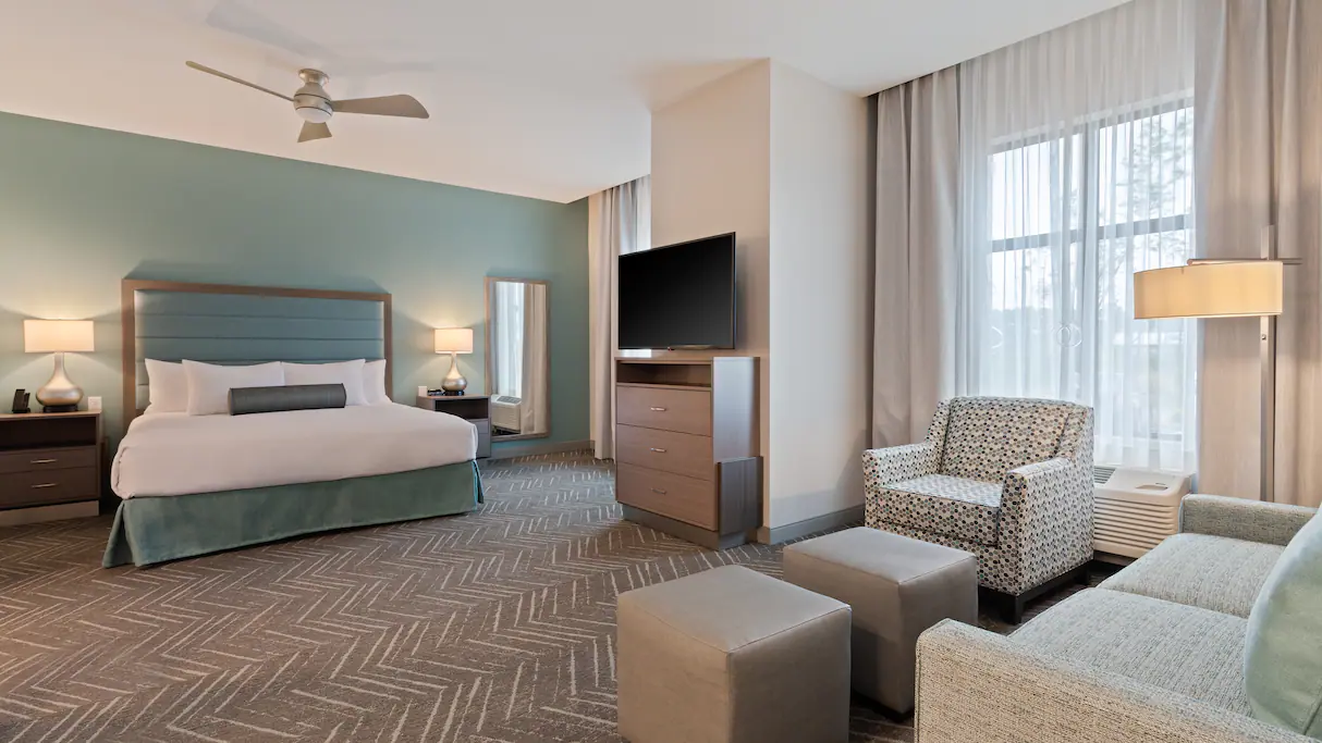 Studio Accessible King Size Bed