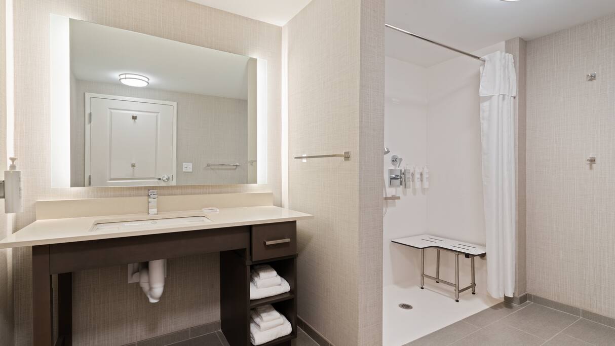 Studio Accessible King Size Bed