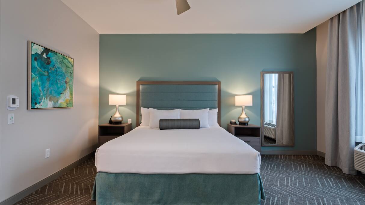 Studio Accessible King Size Bed