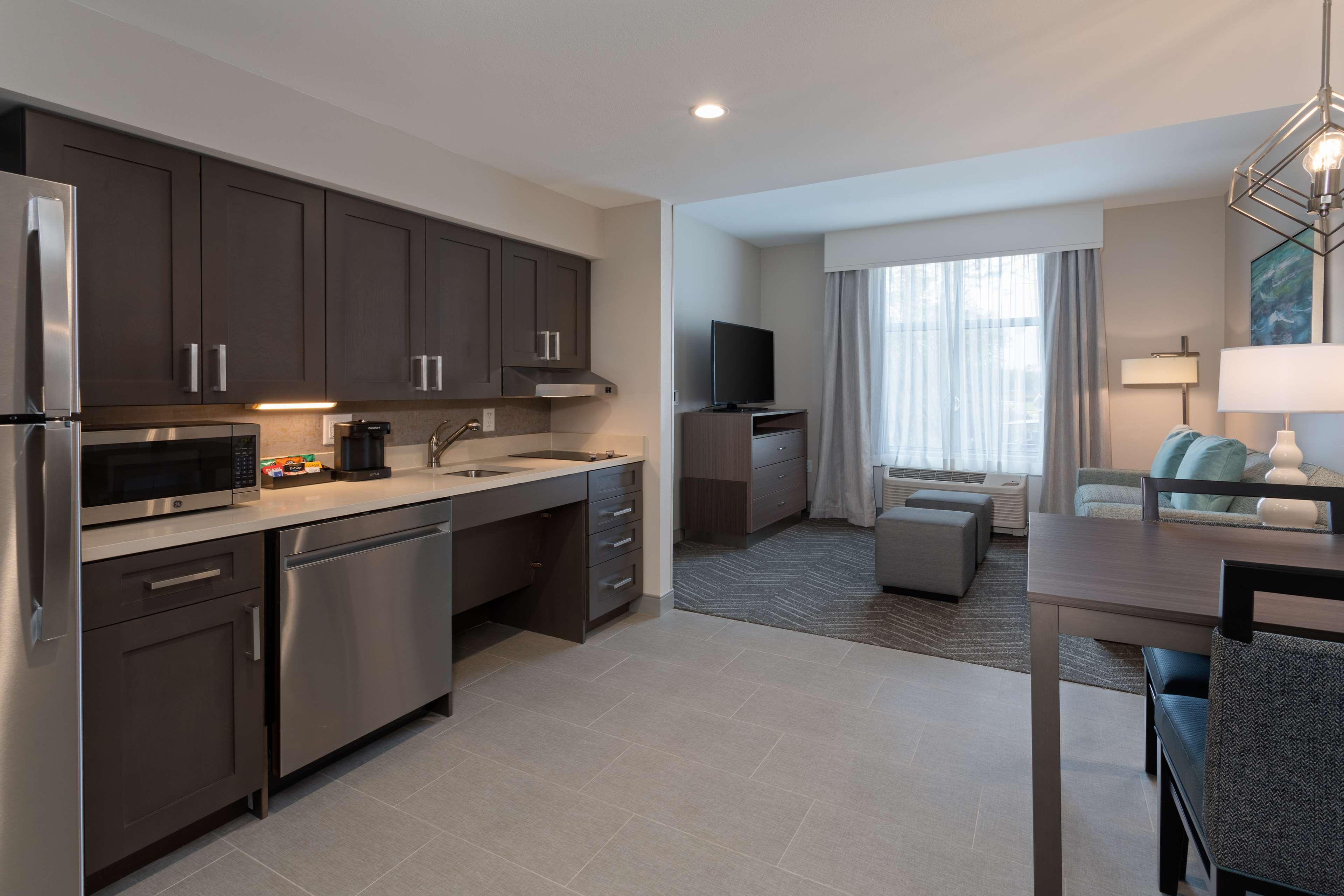 Suite Accessible King Size Bed