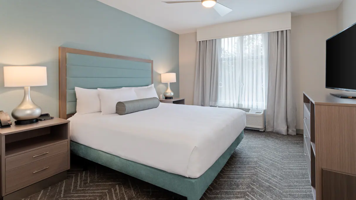 Suite Accessible King Size Bed