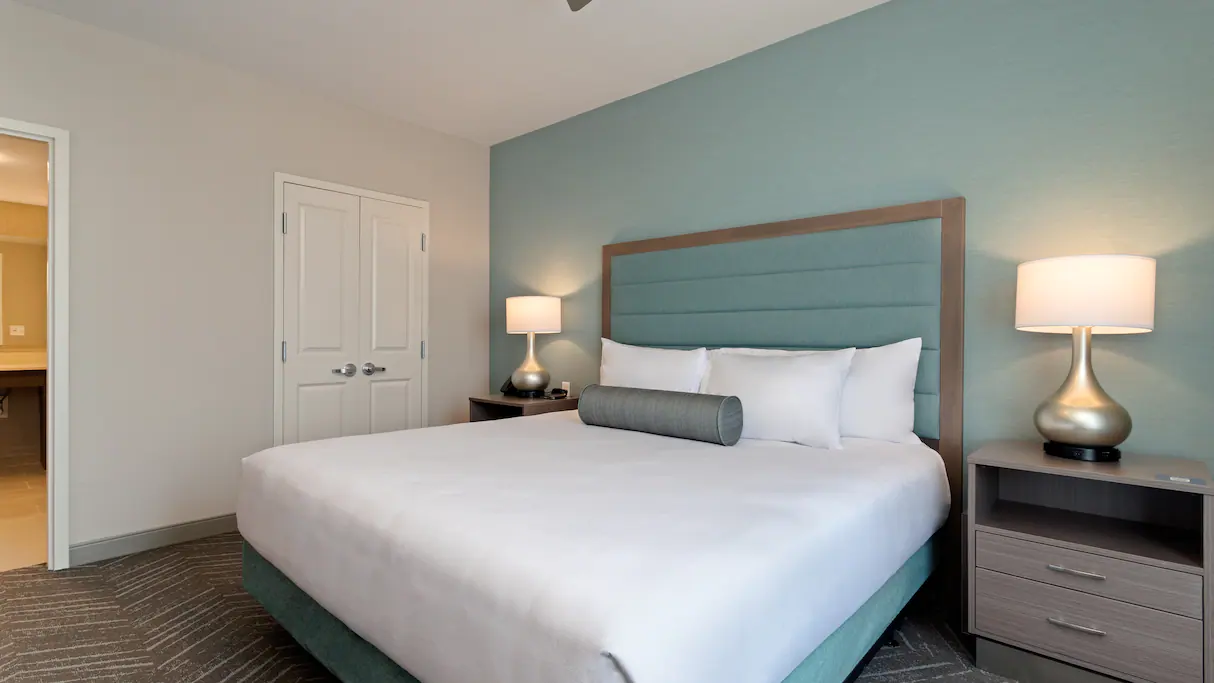 Suite Accessible King Size Bed