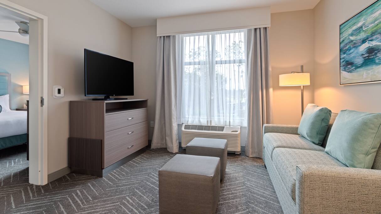 Suite Accessible King Size Bed