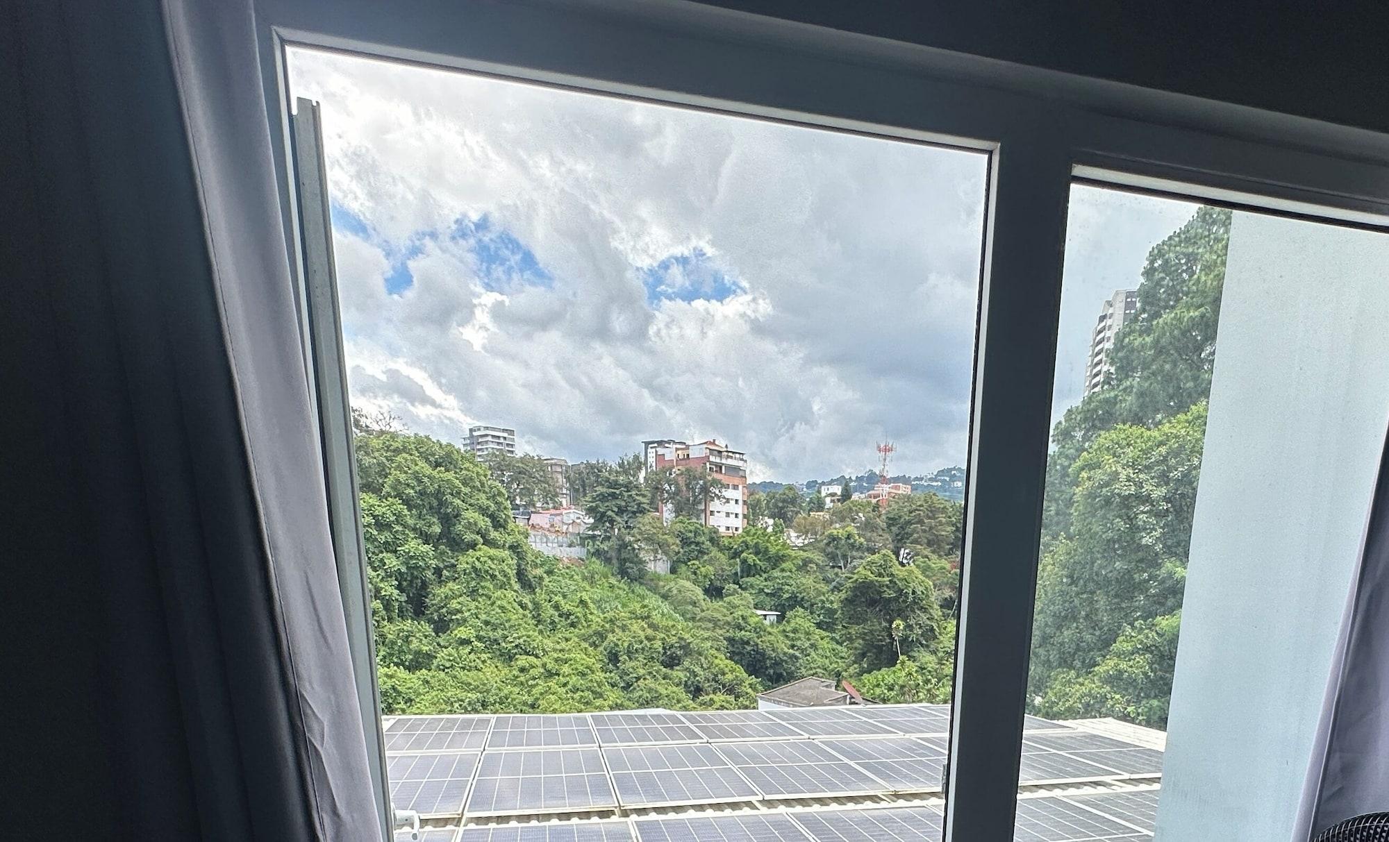 Studio Premium Queen Bed