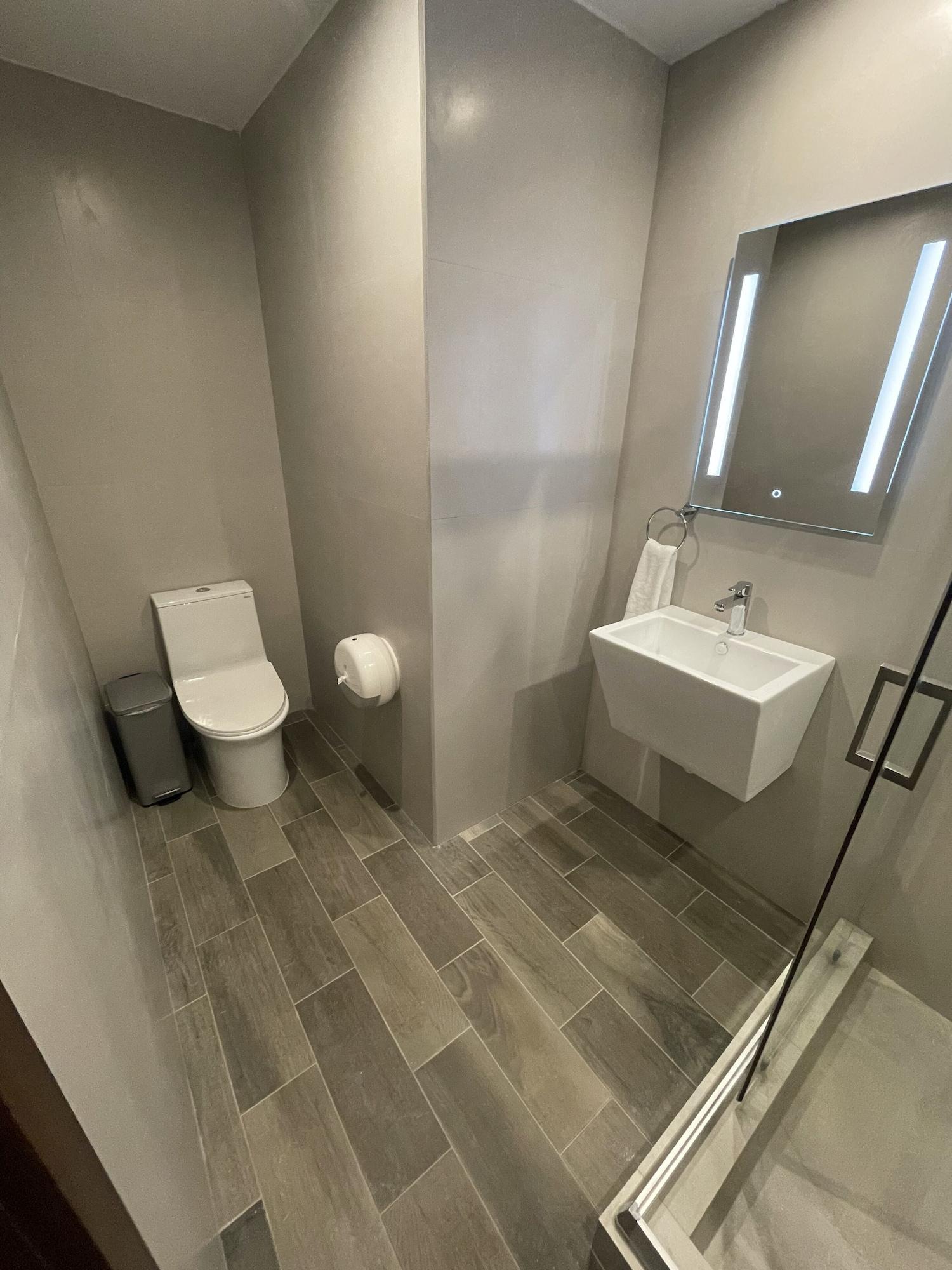 Studio Premium Queen Bed