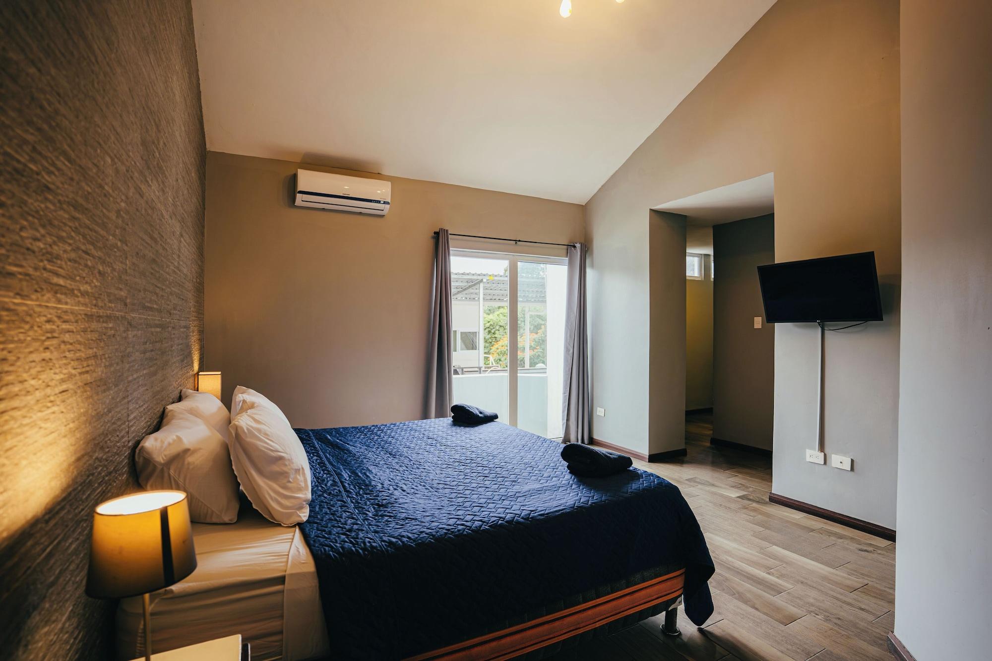 Studio Premium Queen Bed