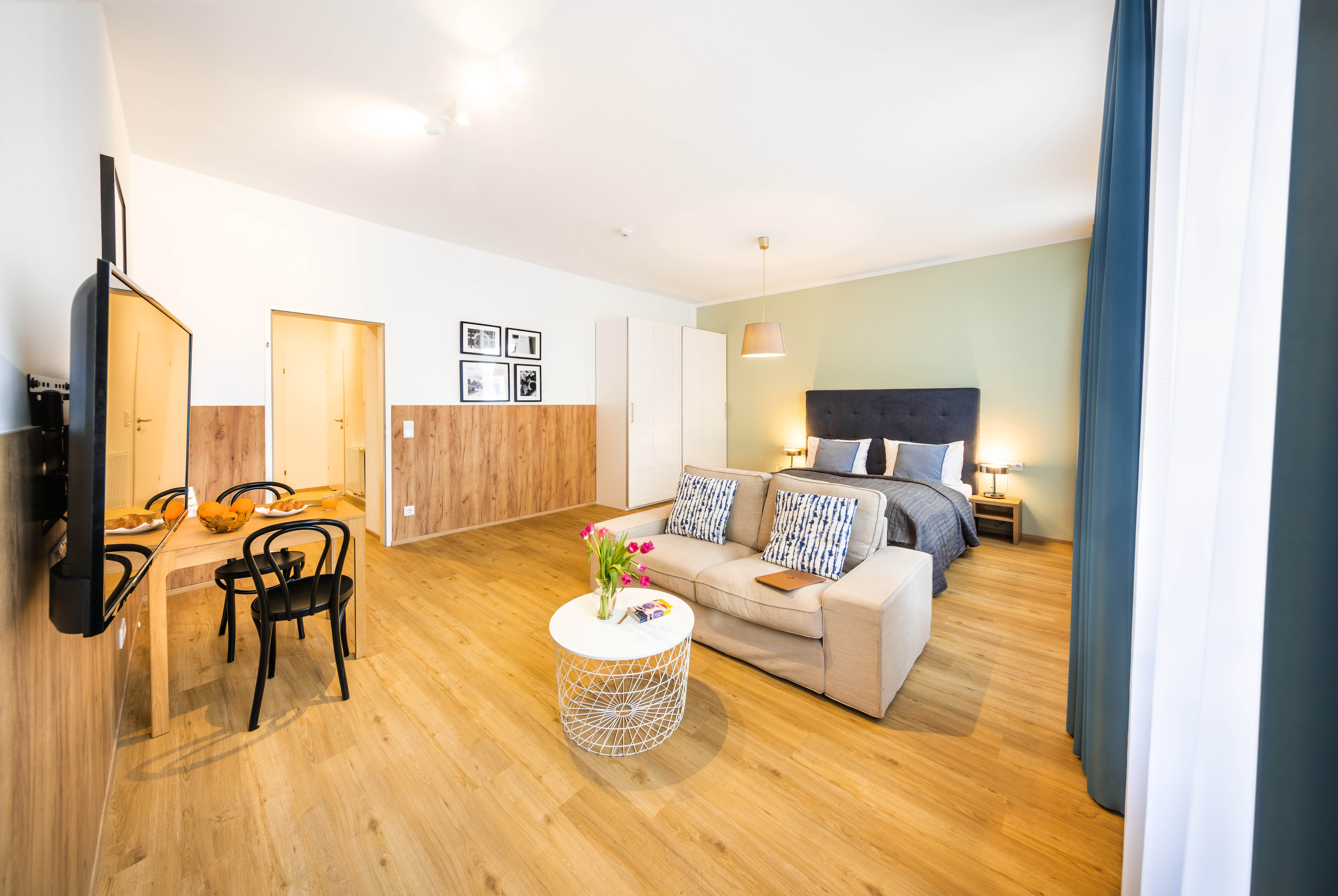 Studio Executive King Bed