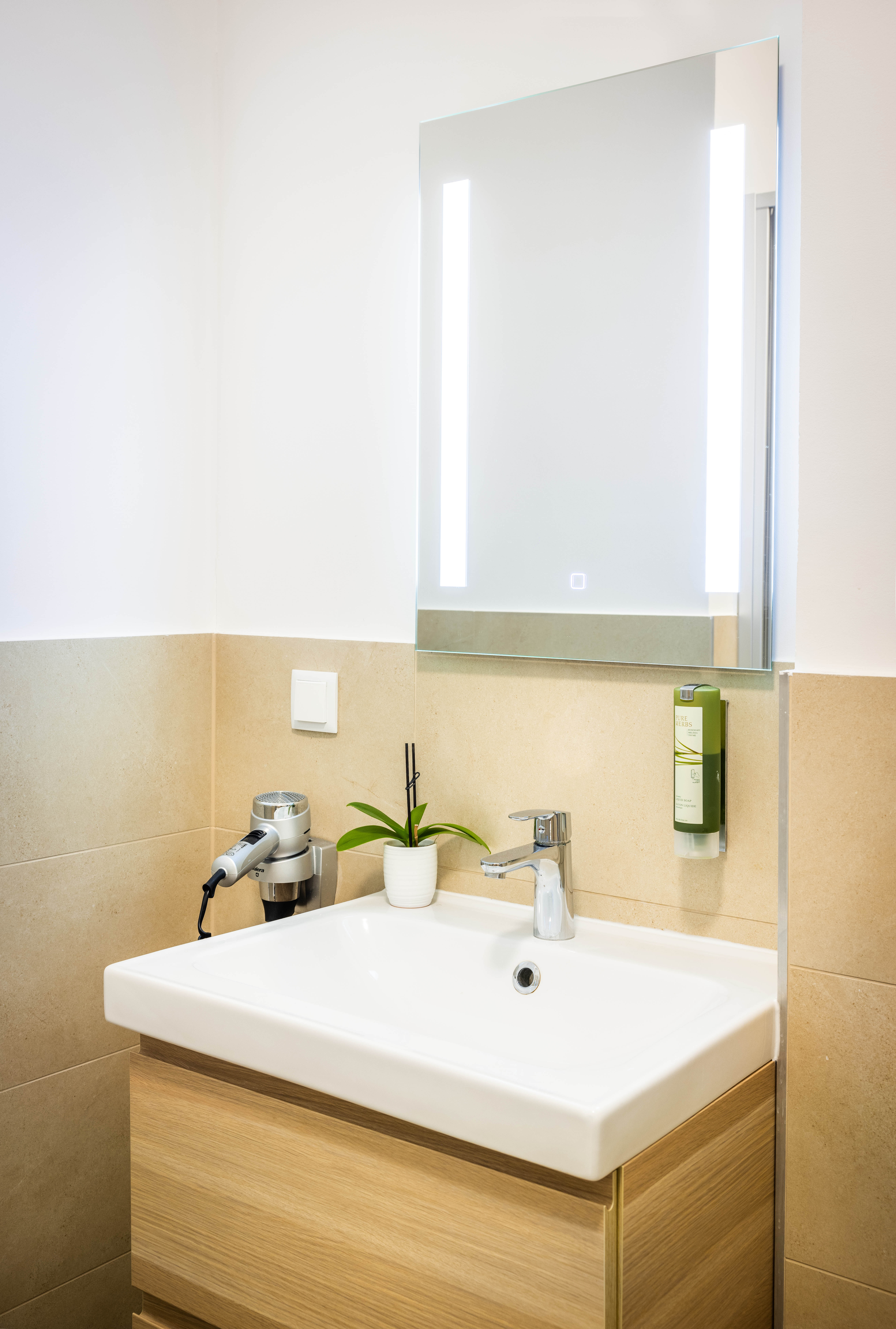 Studio Executive King Bed