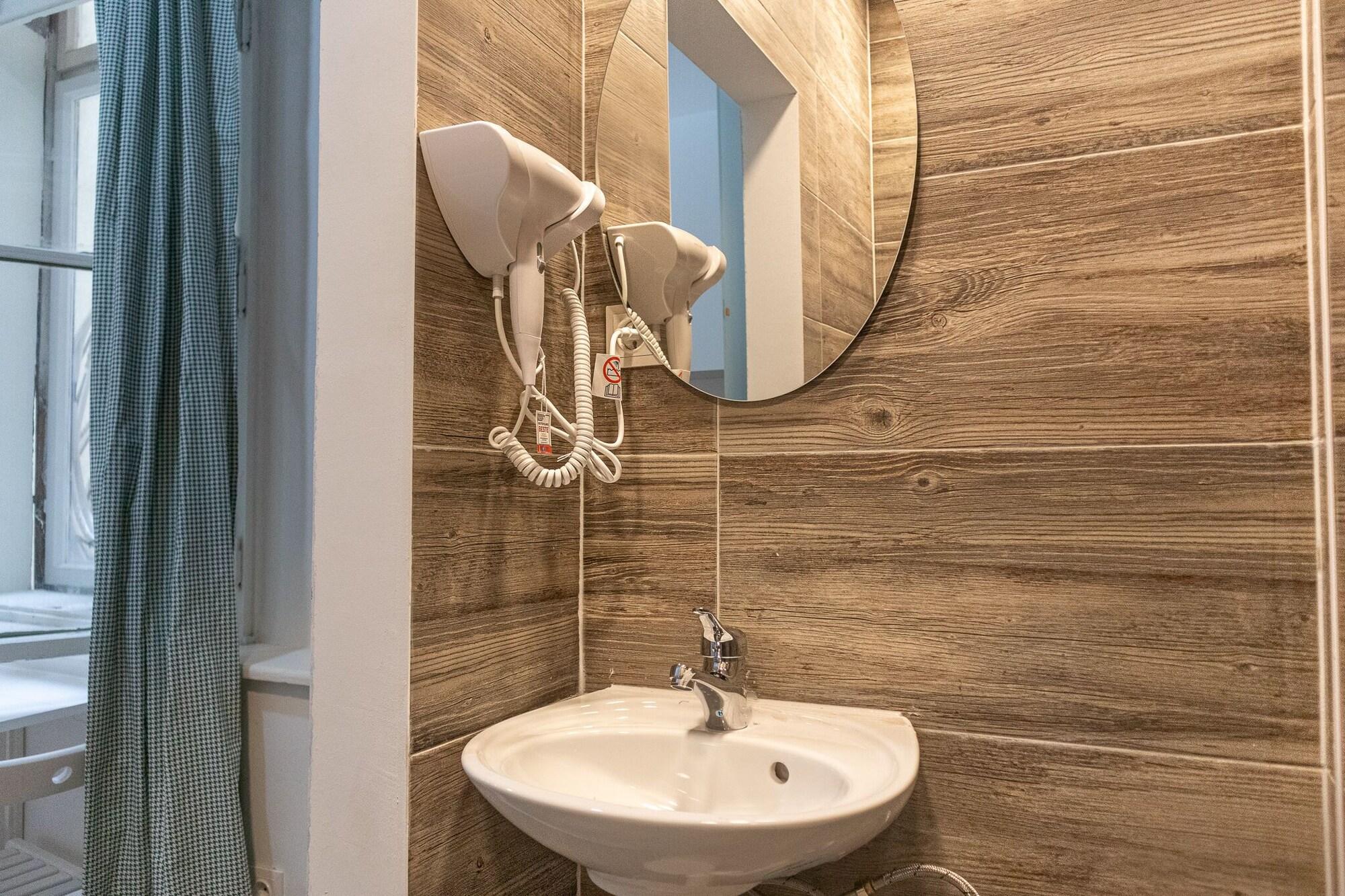 Quadruple Deluxe King Bed