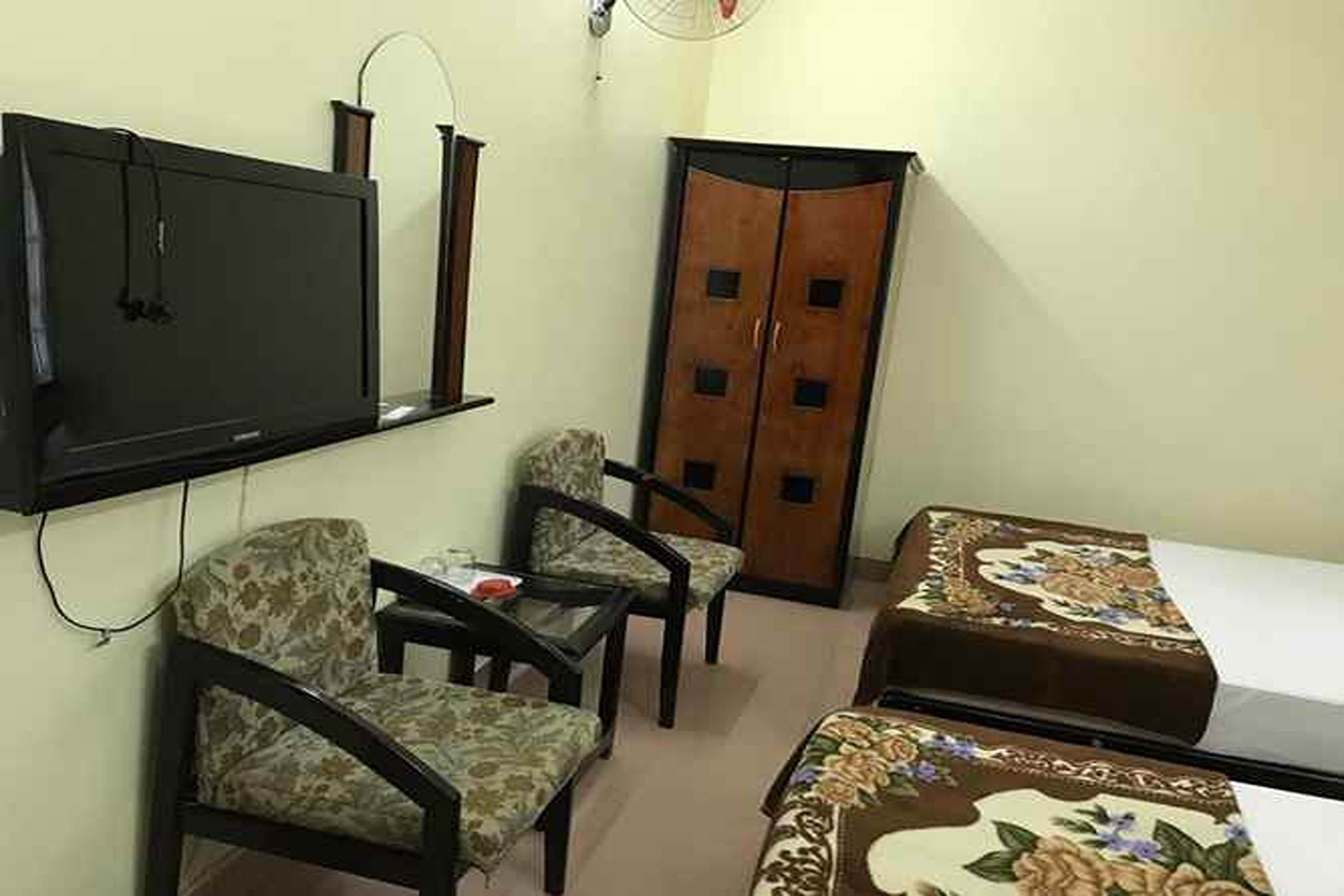 Family Room Capacity 5