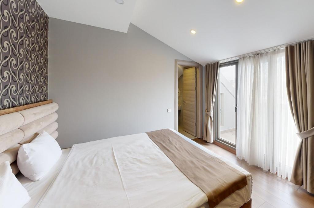 Double Deluxe King Bed