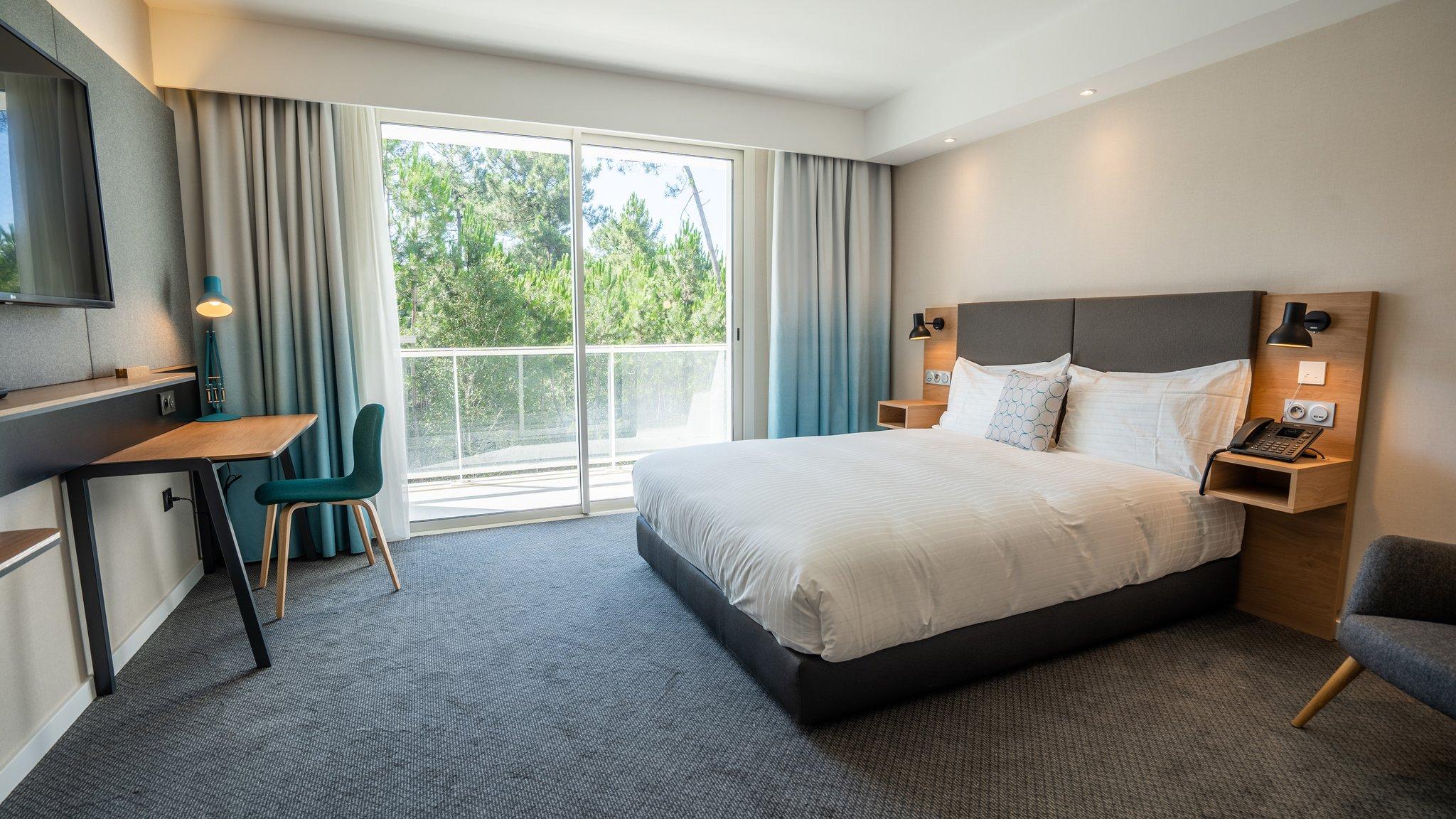 Double Queen Size Bed