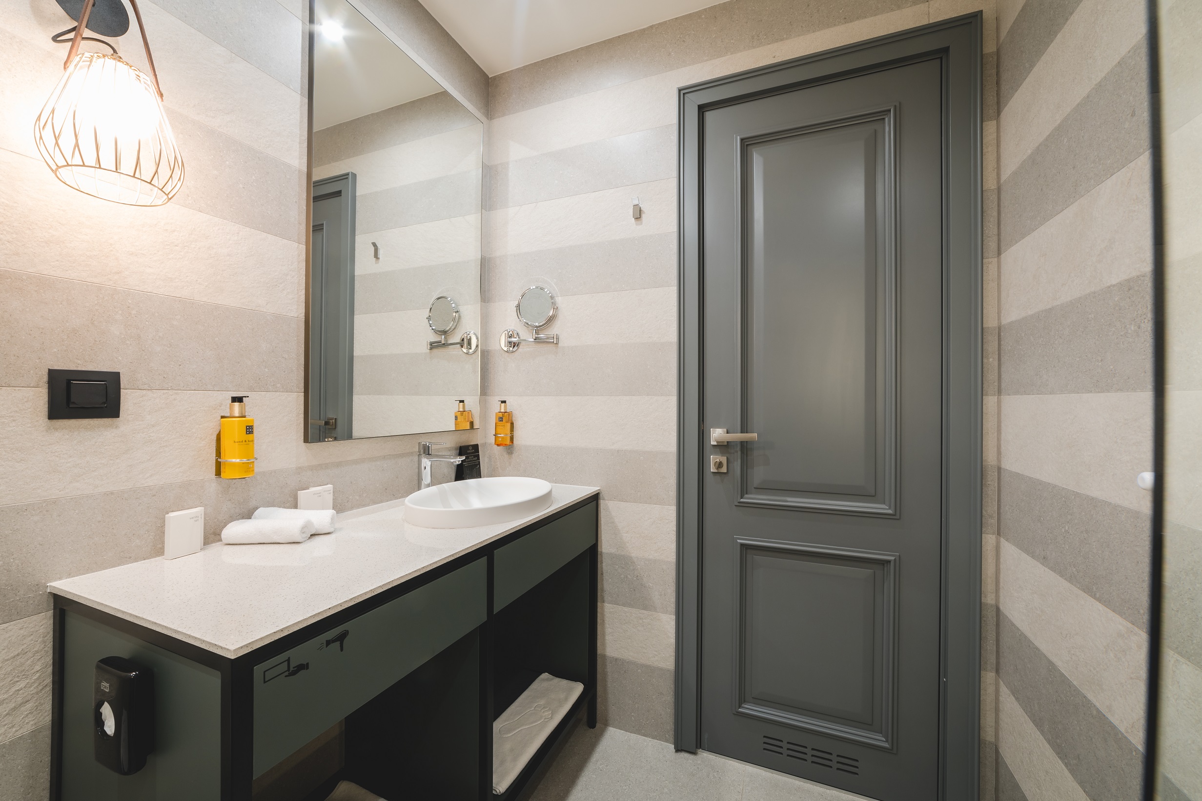 Suite City View Queen Bed