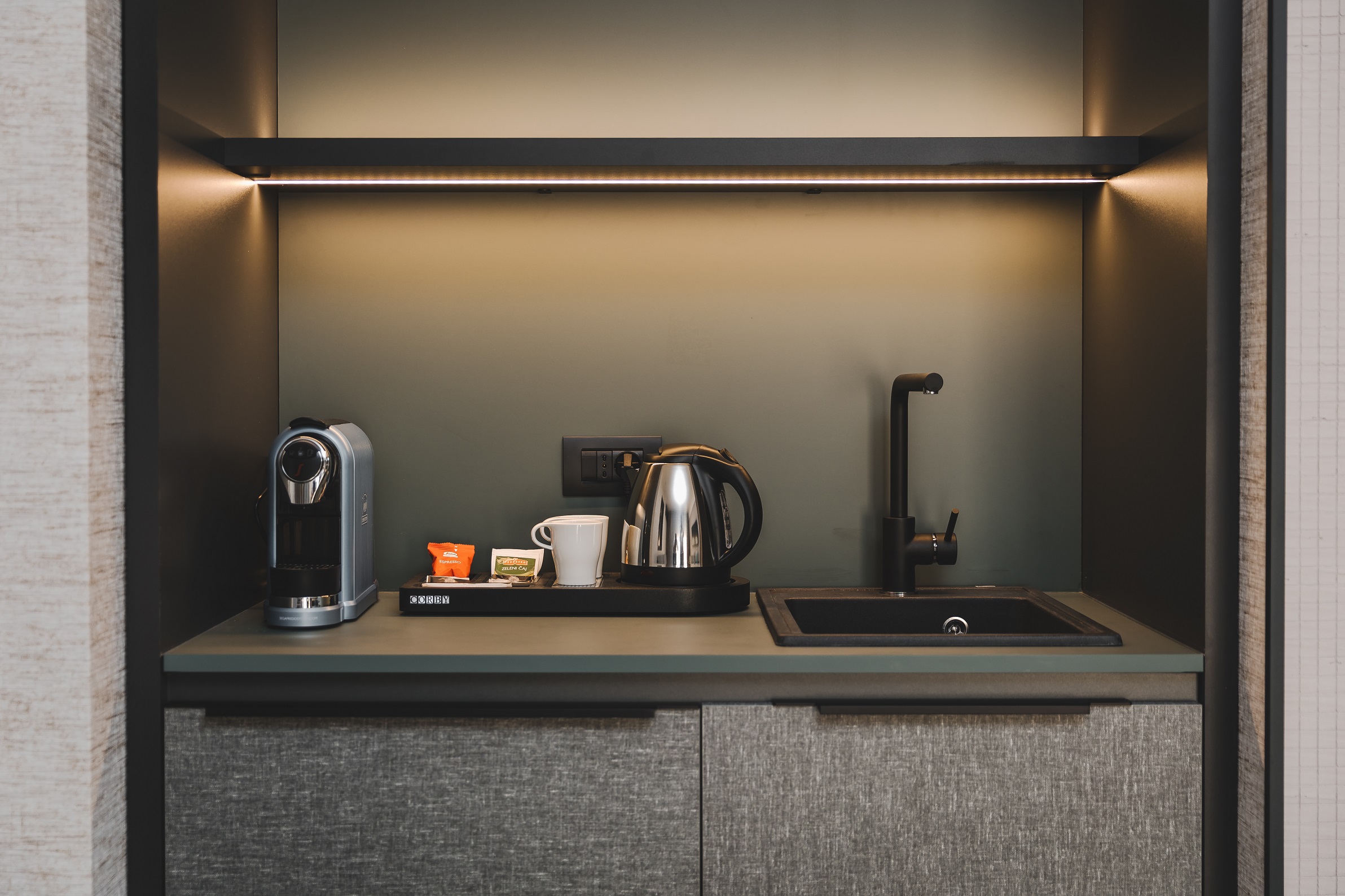 Suite City View Queen Bed