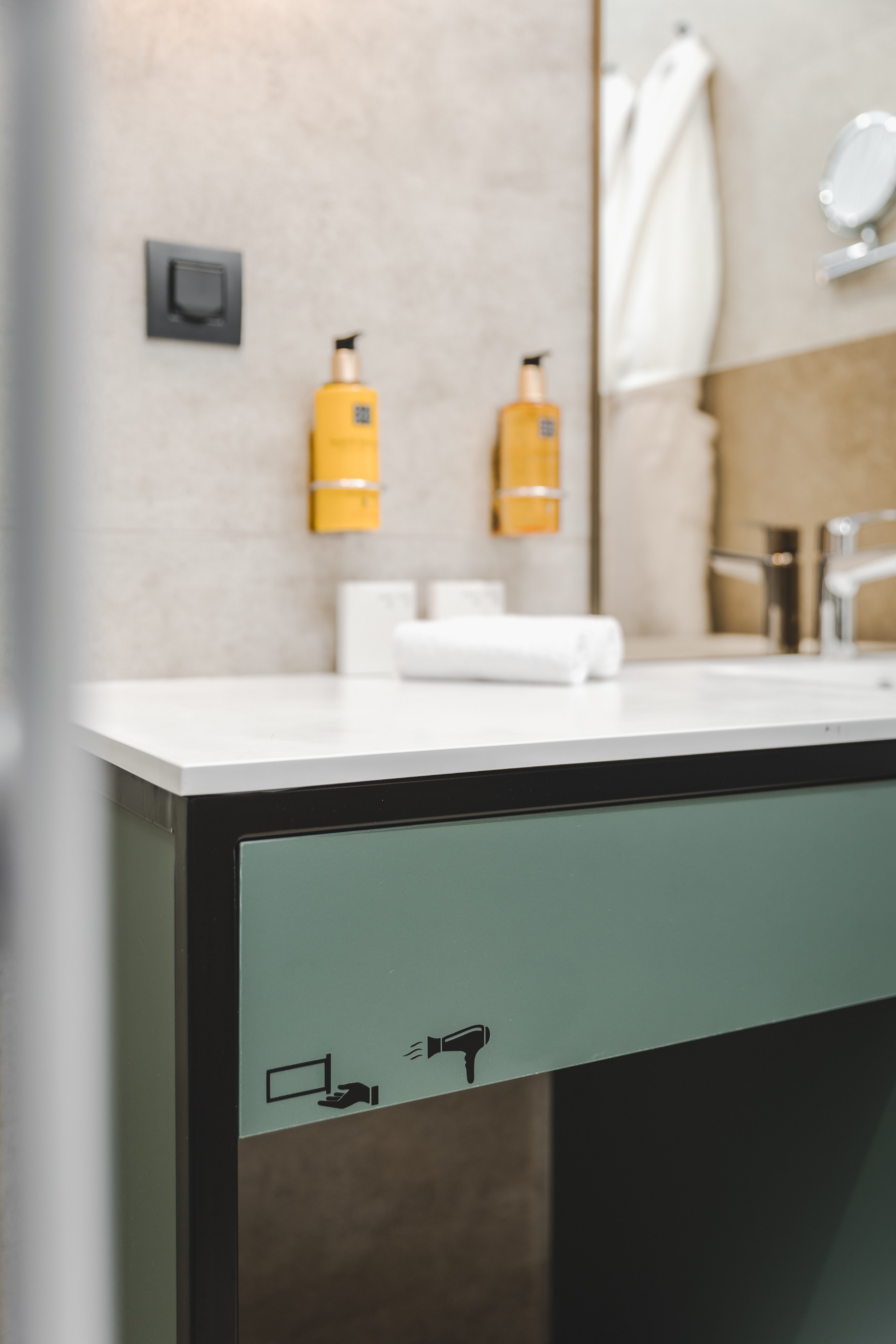 Suite City View Queen Bed