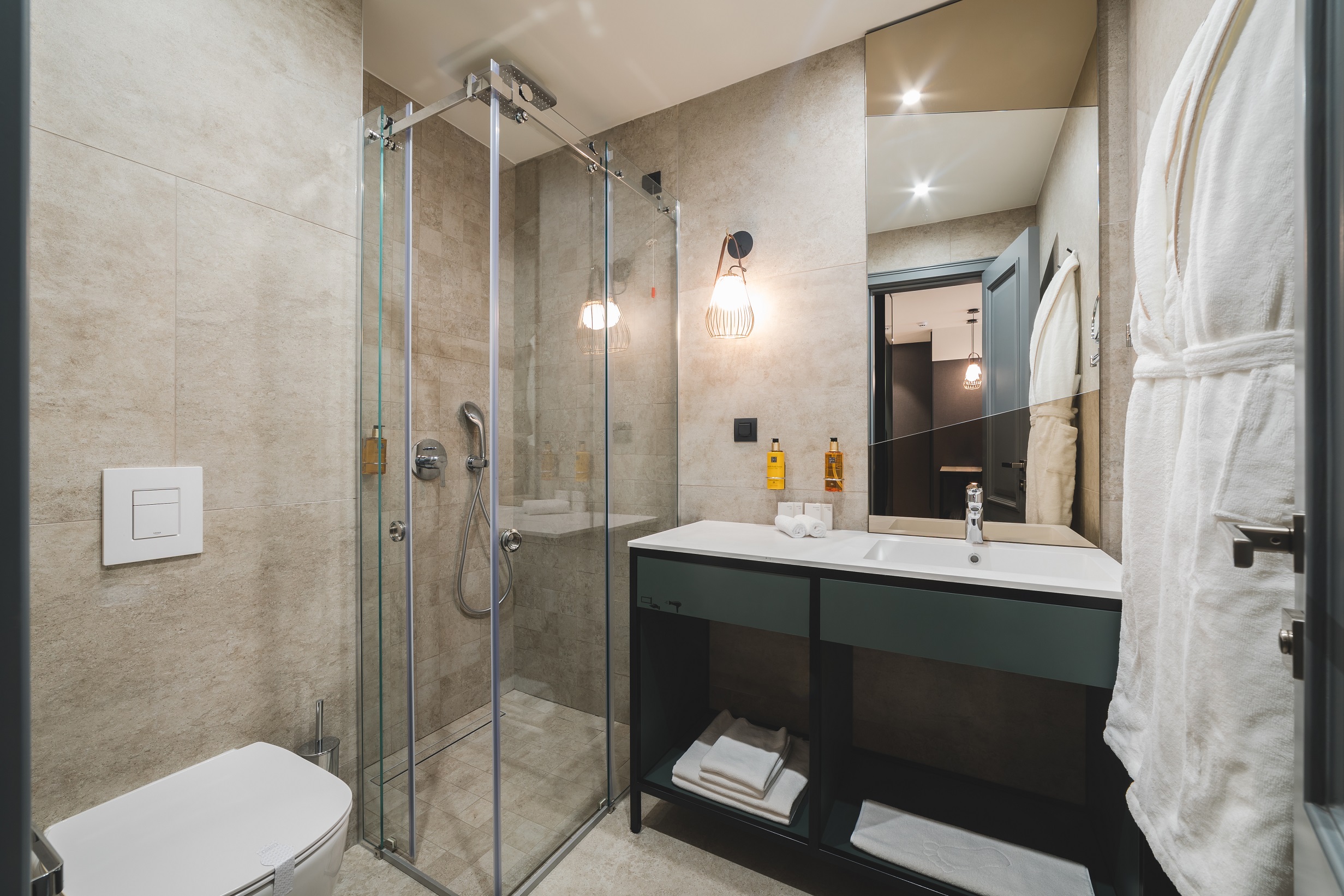 Suite City View Queen Bed