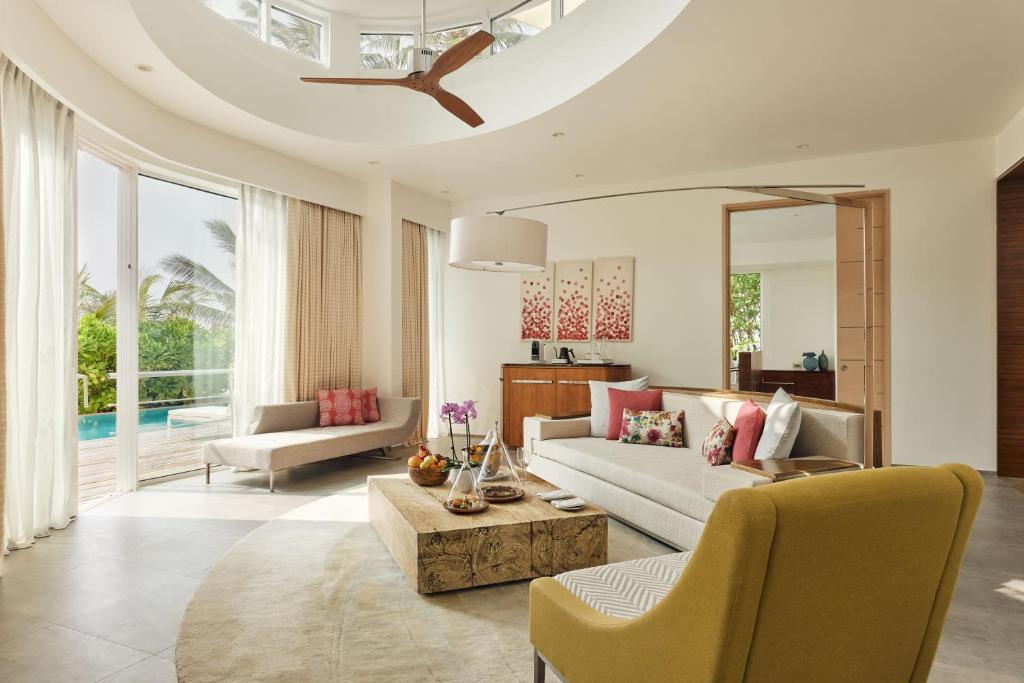 Villa Beach Front with Private Pool