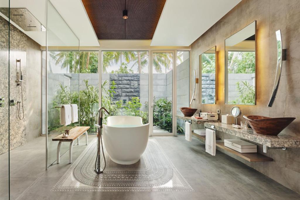 Villa Beach Front with Private Pool