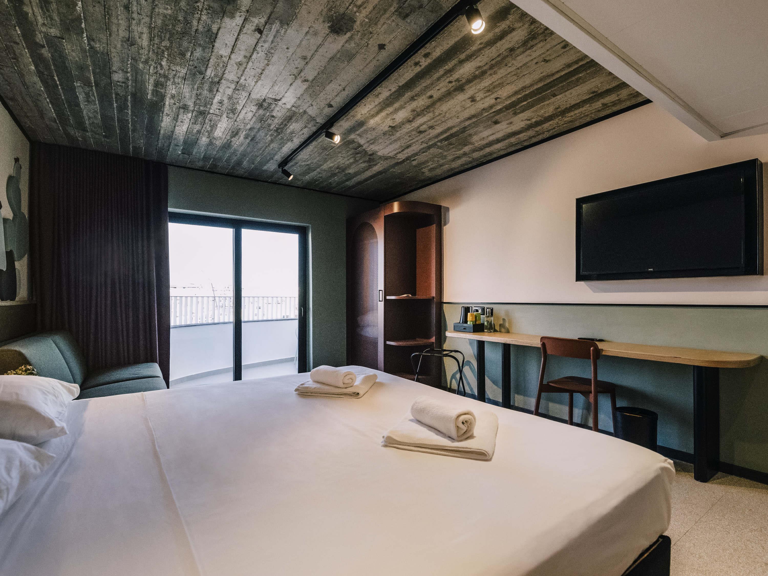 Double City View King Bed