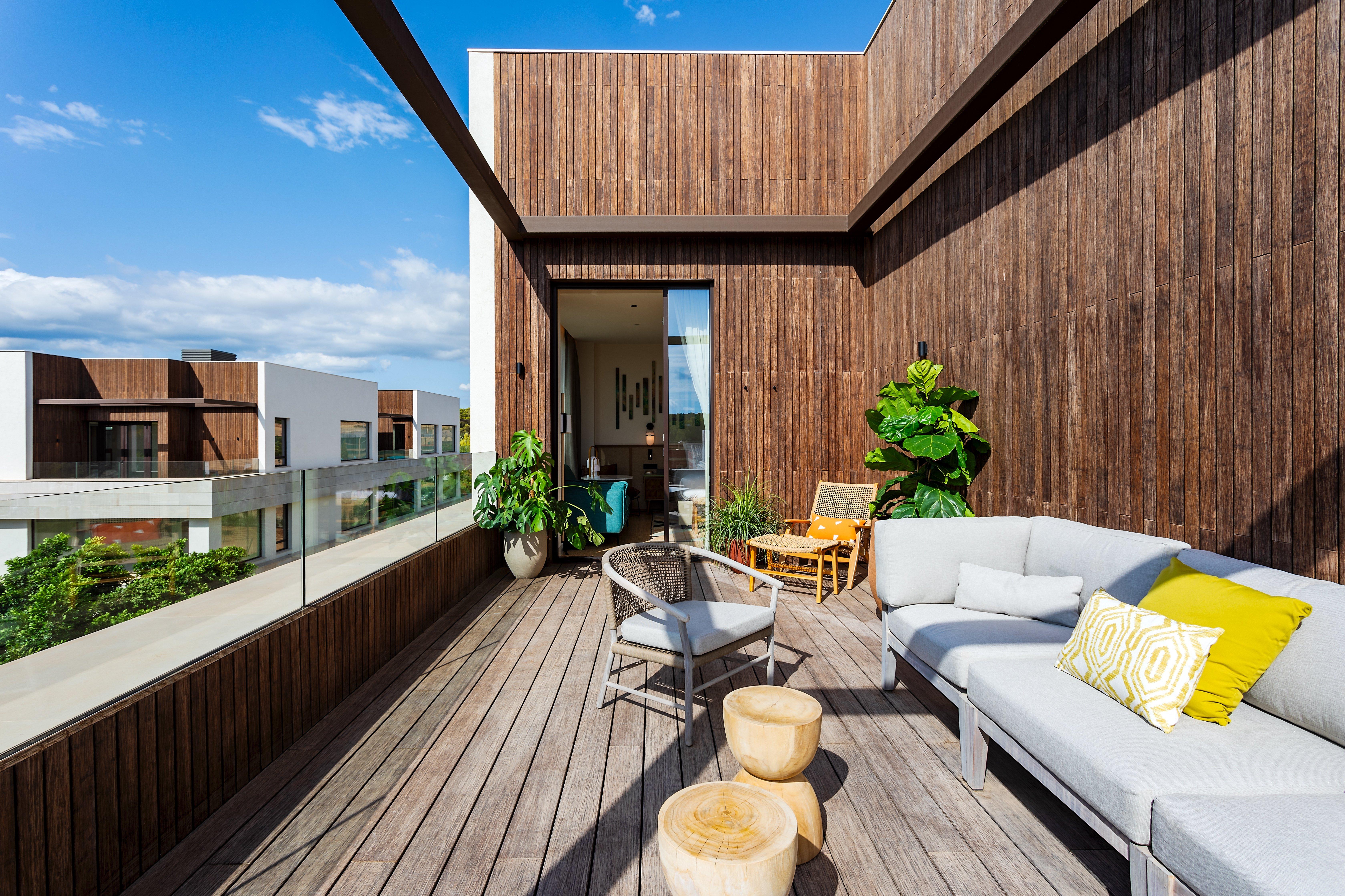 Double Garden View King Bed