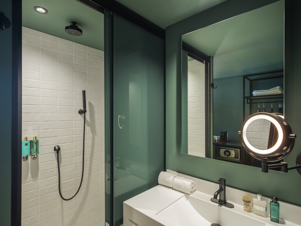 Double Superior Queen Bed