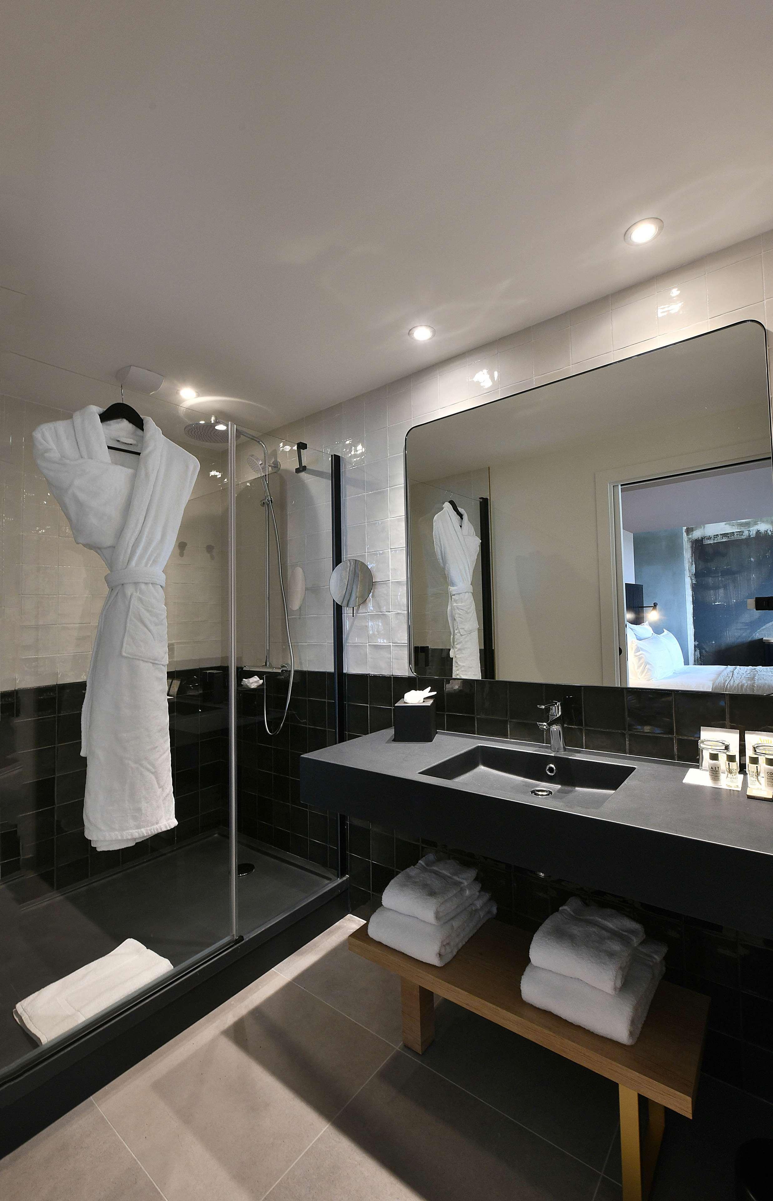 Junior Suite King Size Bed