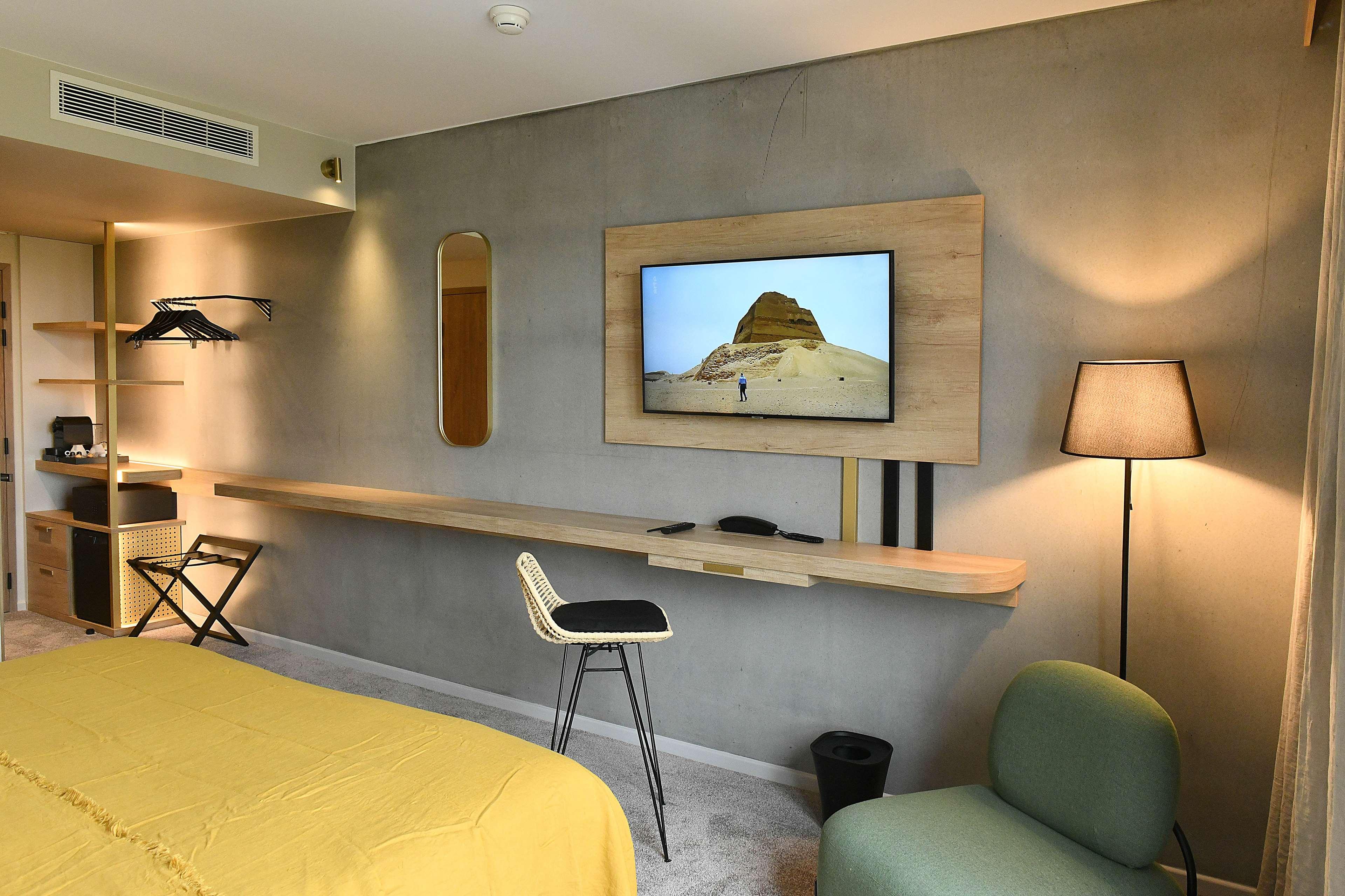 Double Deluxe King Bed