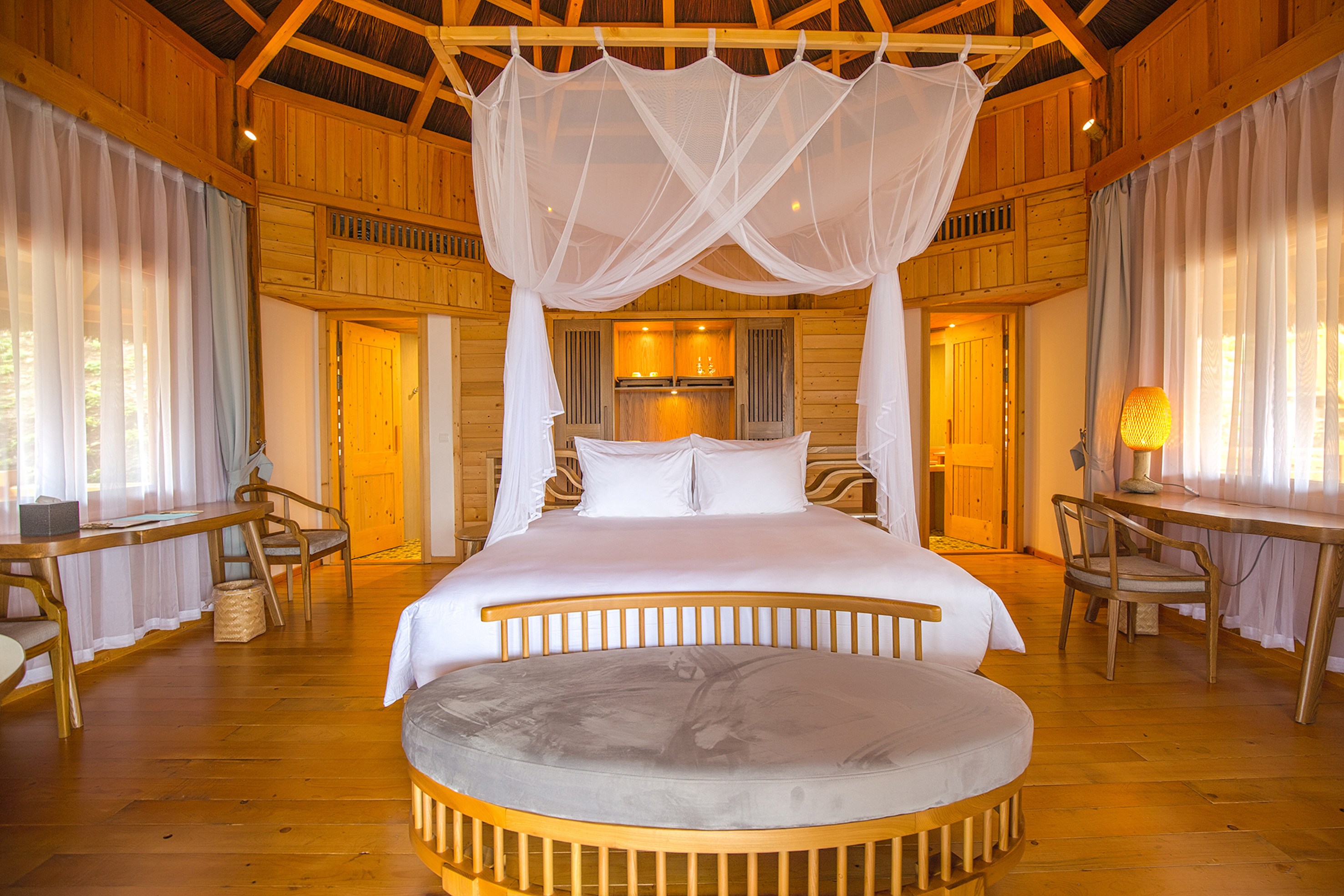 Bungalow King Size Bed