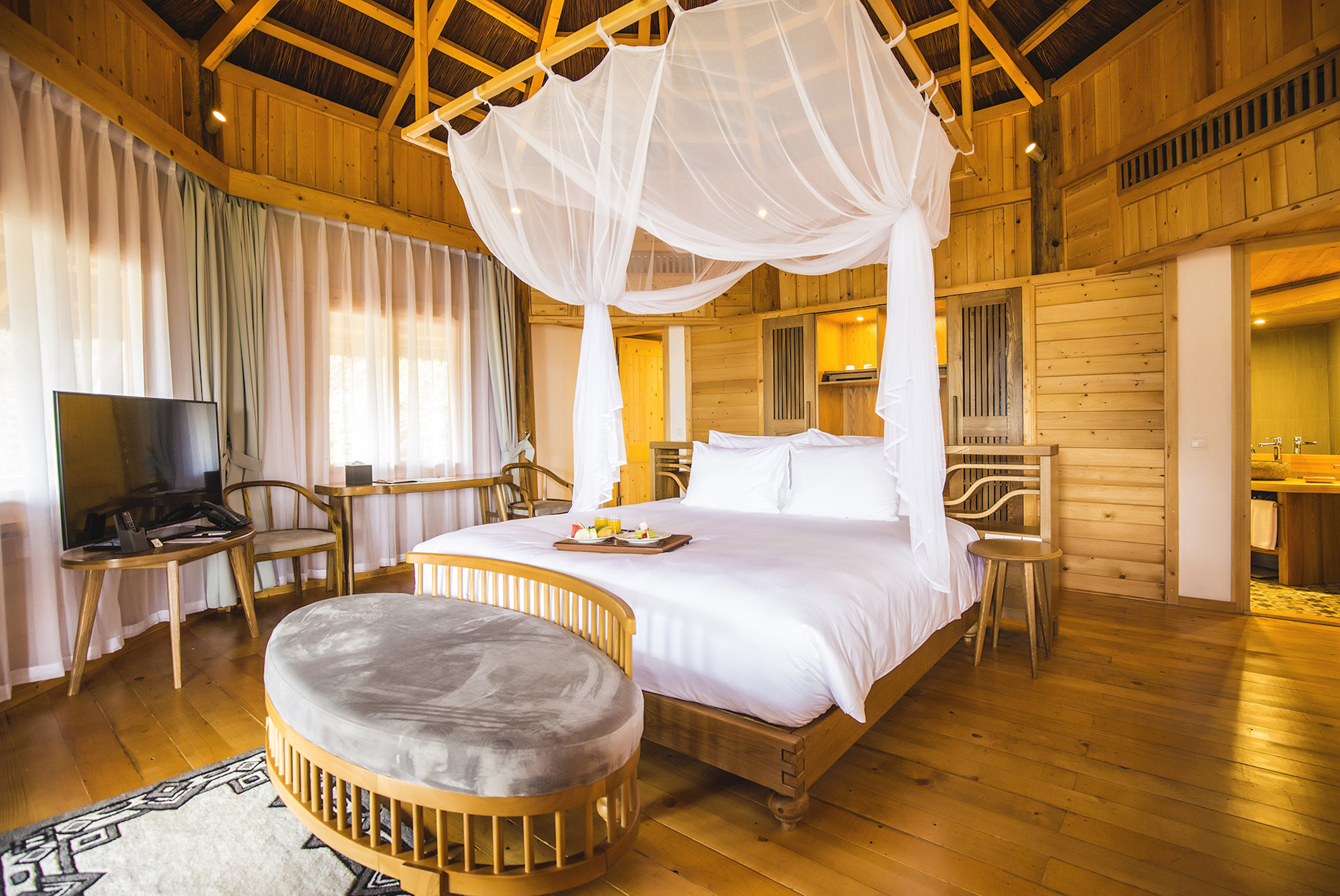 Bungalow King Size Bed