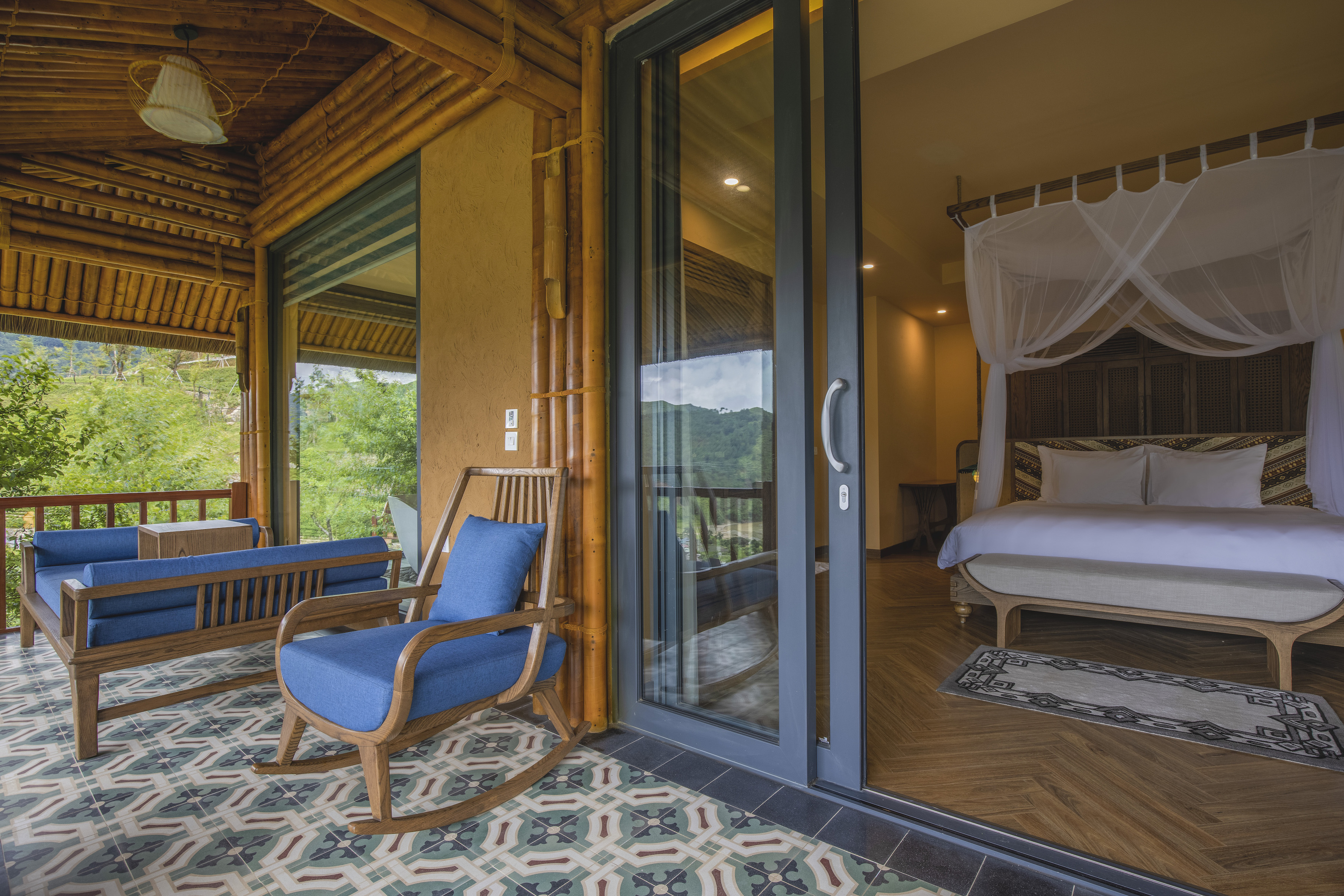 Bungalow King Size Bed