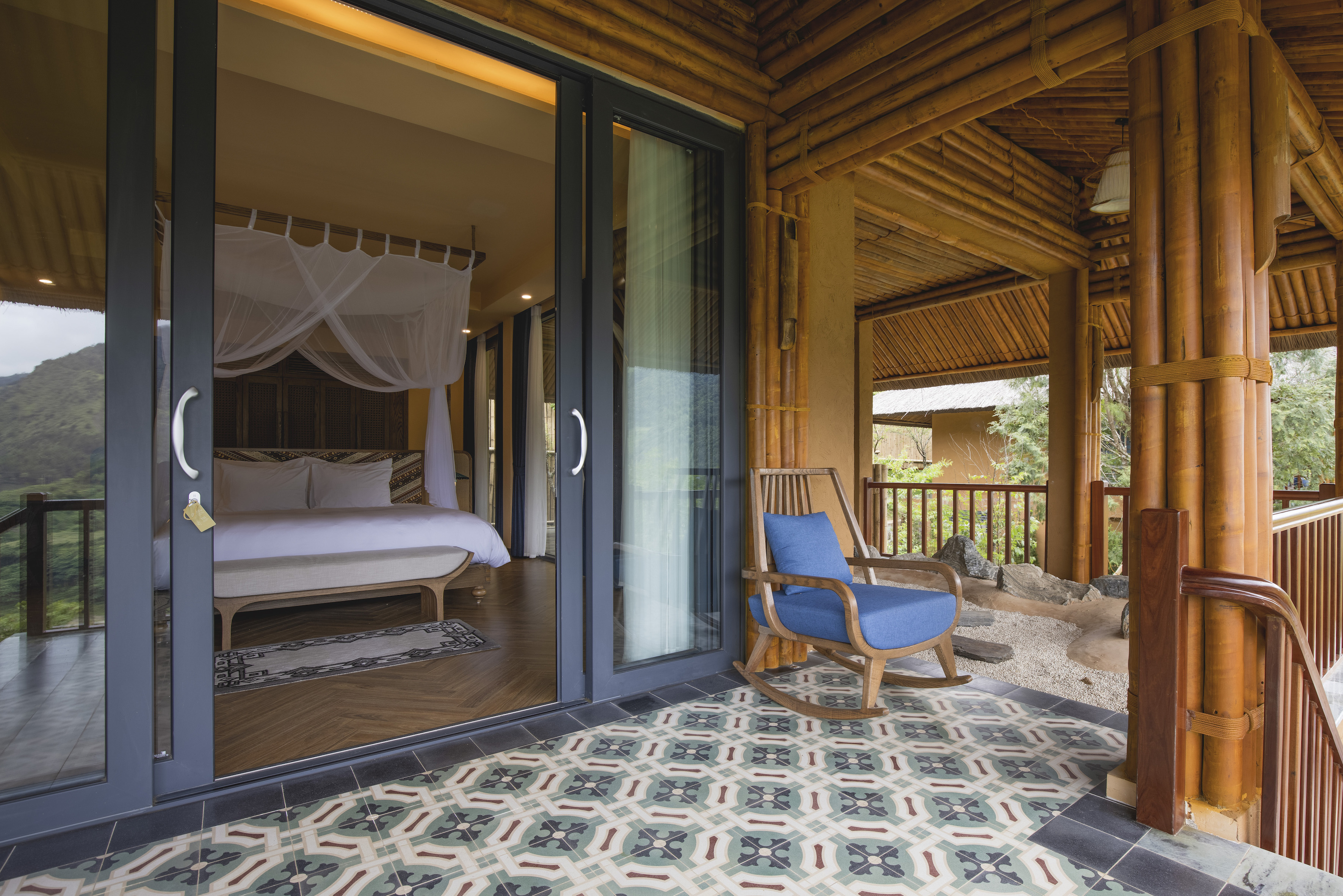 Bungalow King Size Bed