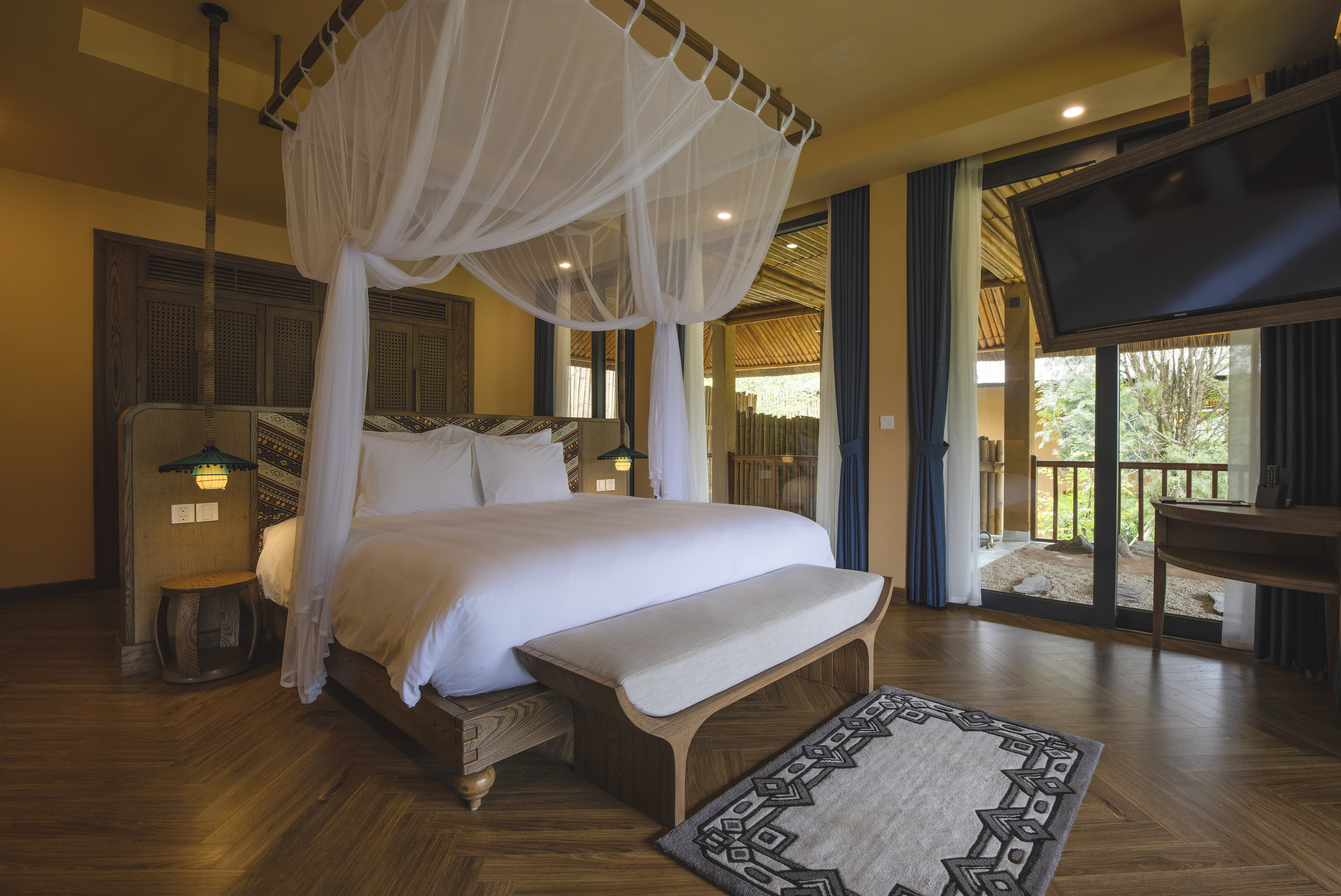 Bungalow King Size Bed