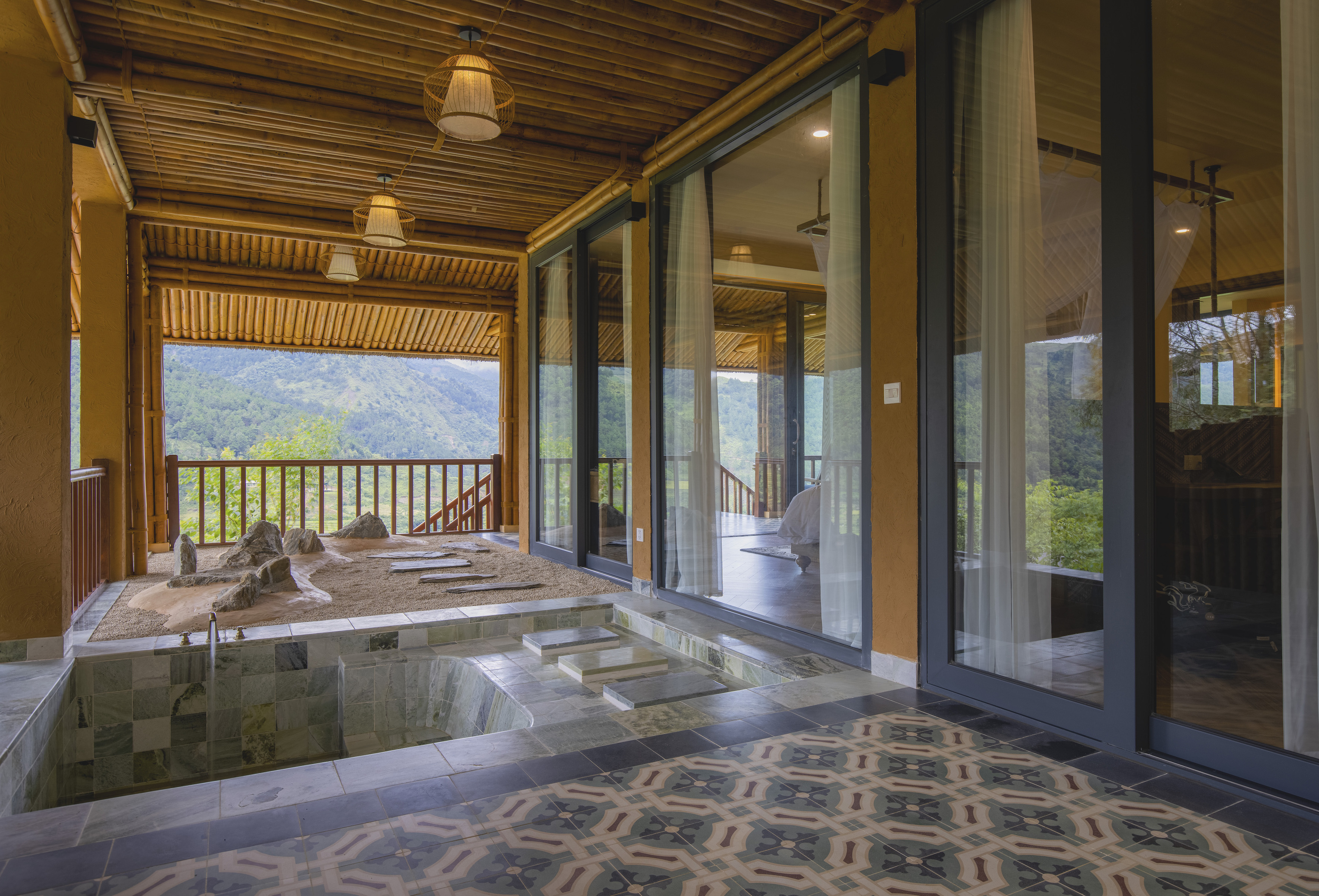 Bungalow King Size Bed