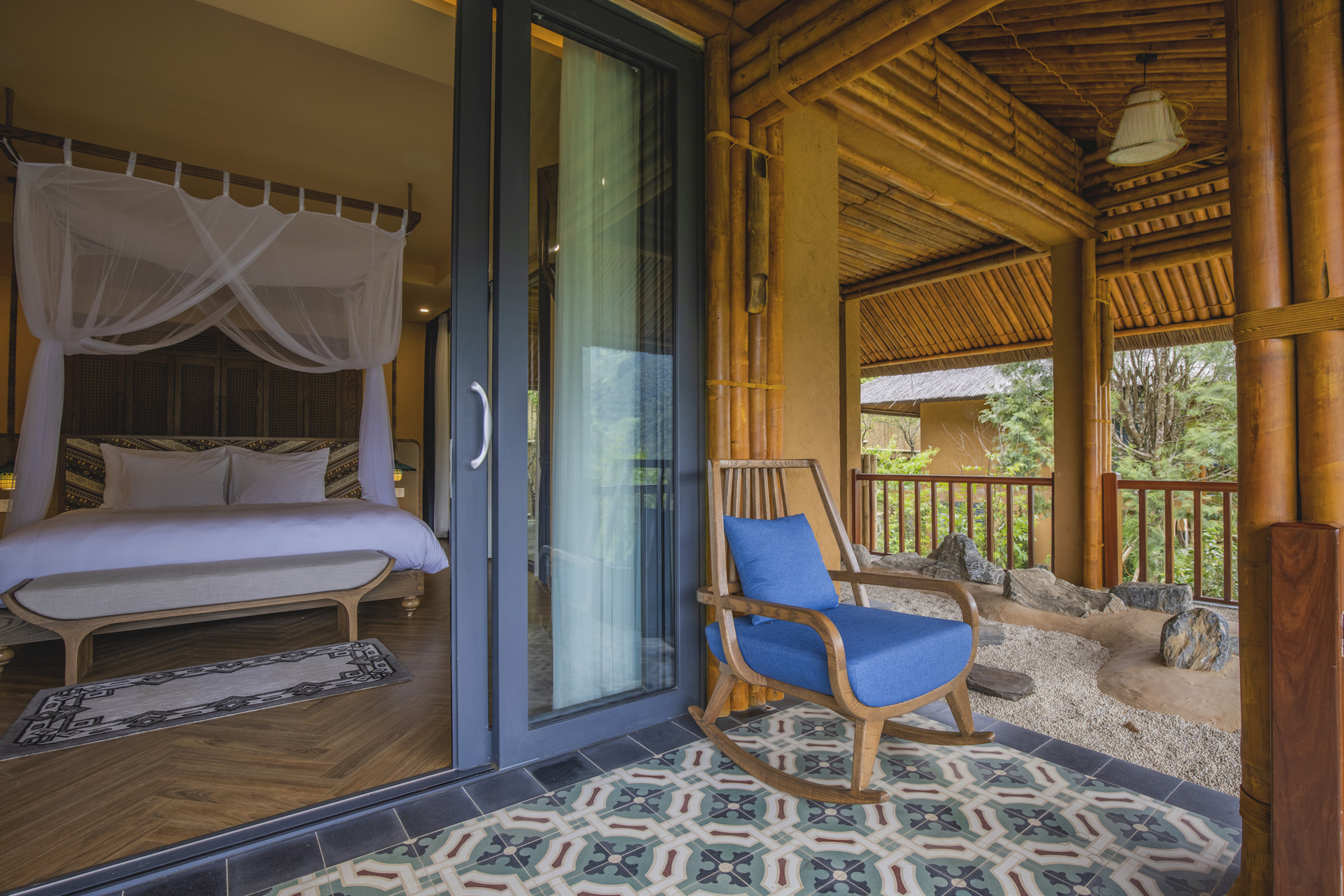 Bungalow King Size Bed