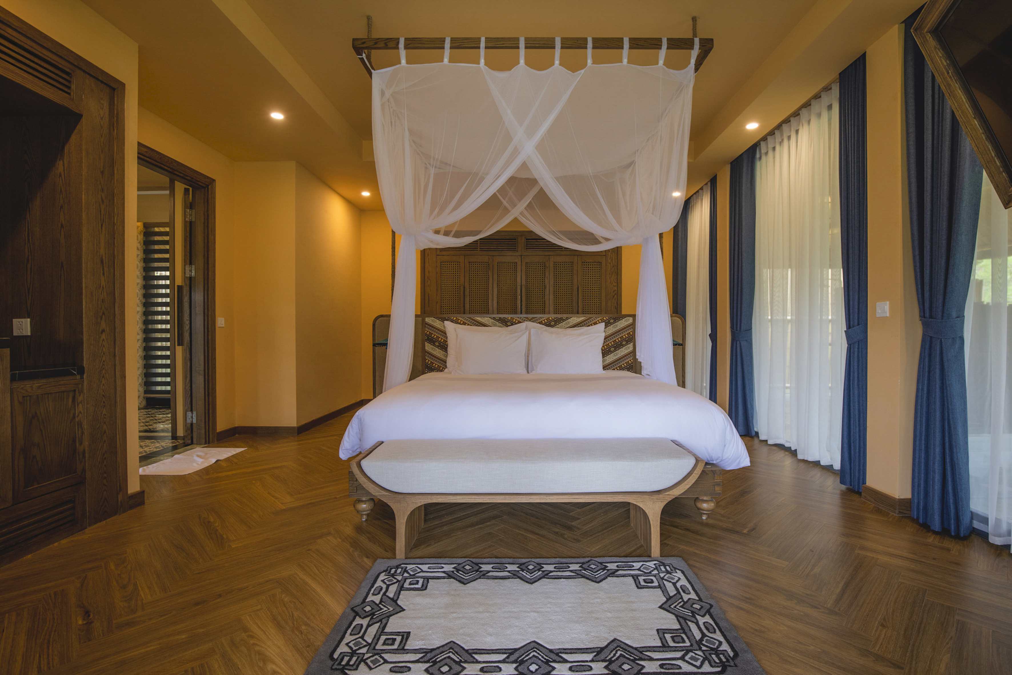 Bungalow King Size Bed