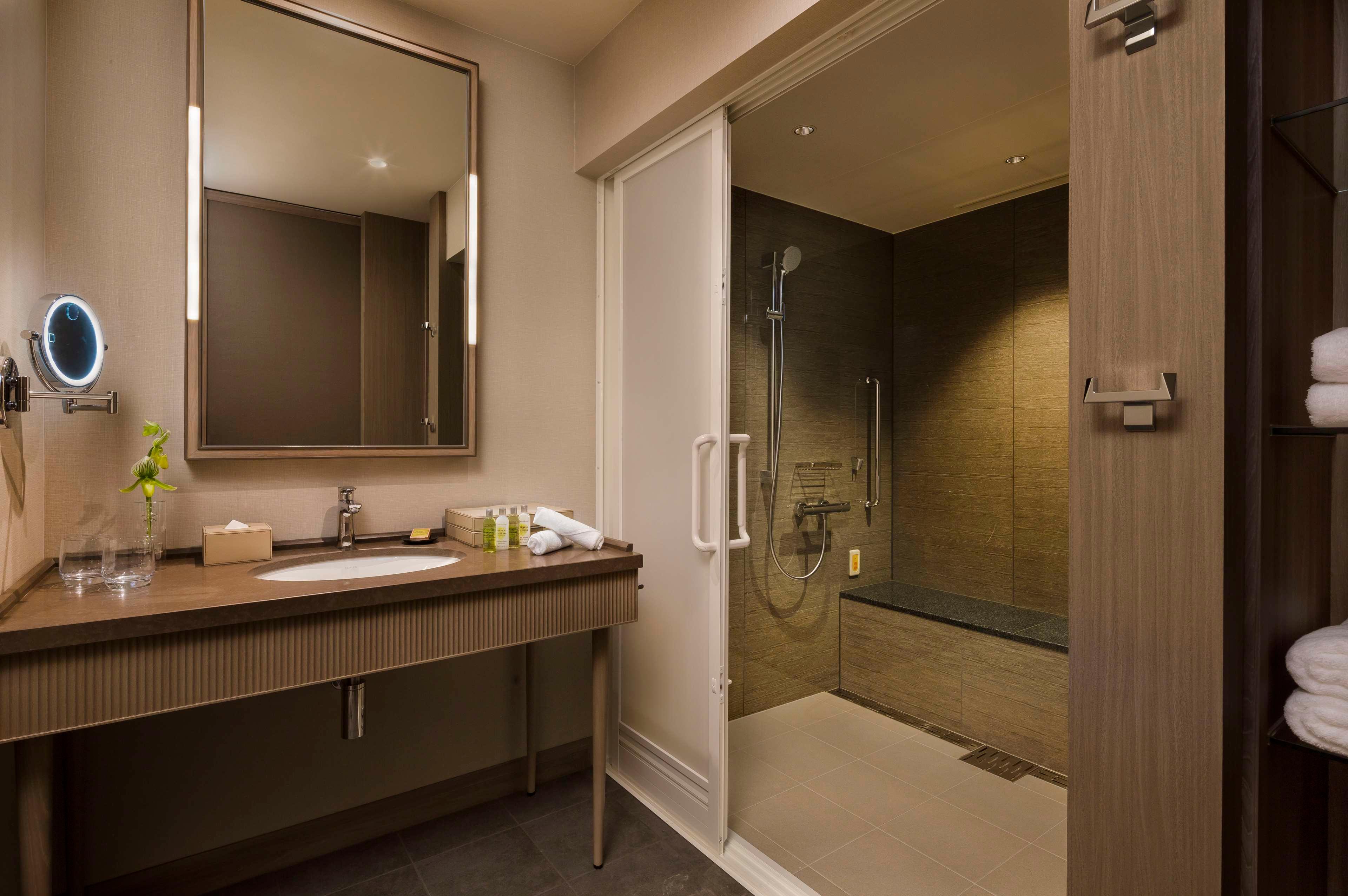 Double Accessible King Size Bed