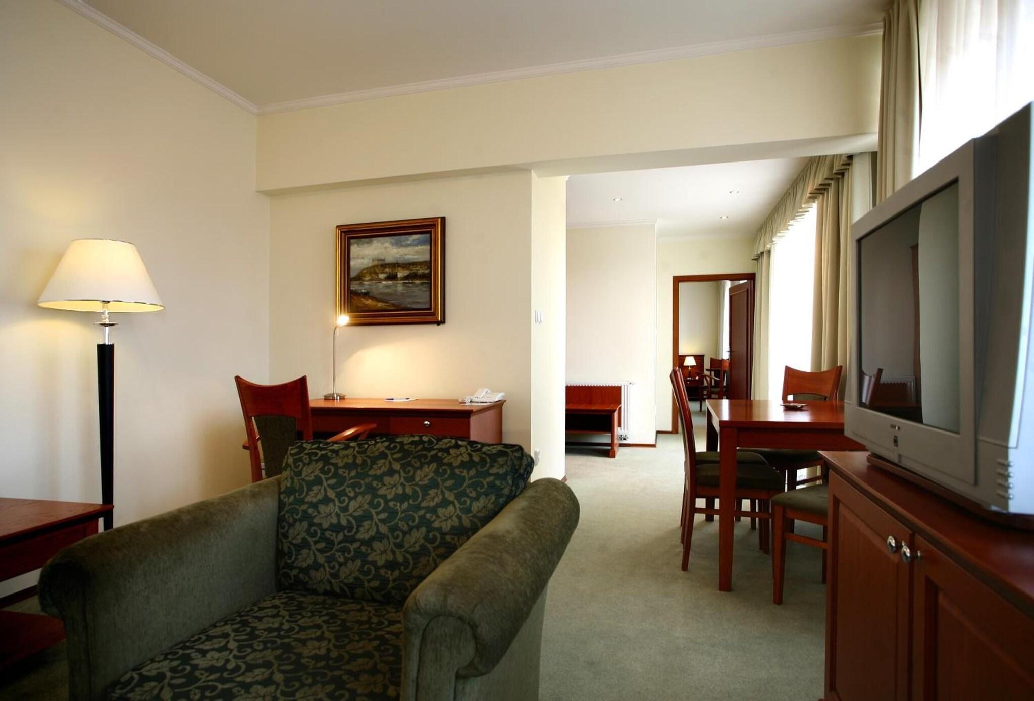 Suite Queen Size Bed