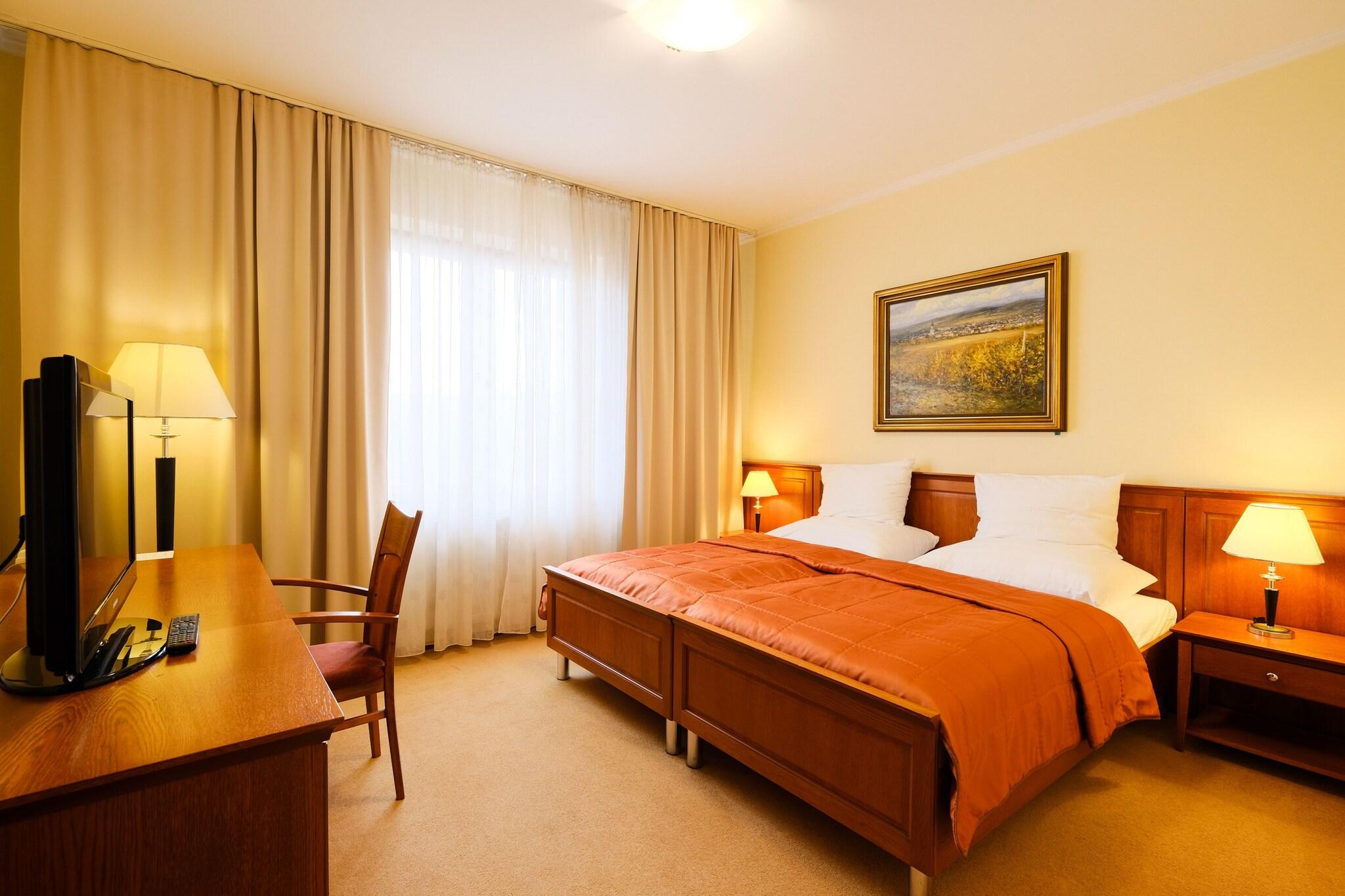 Suite Queen Size Bed