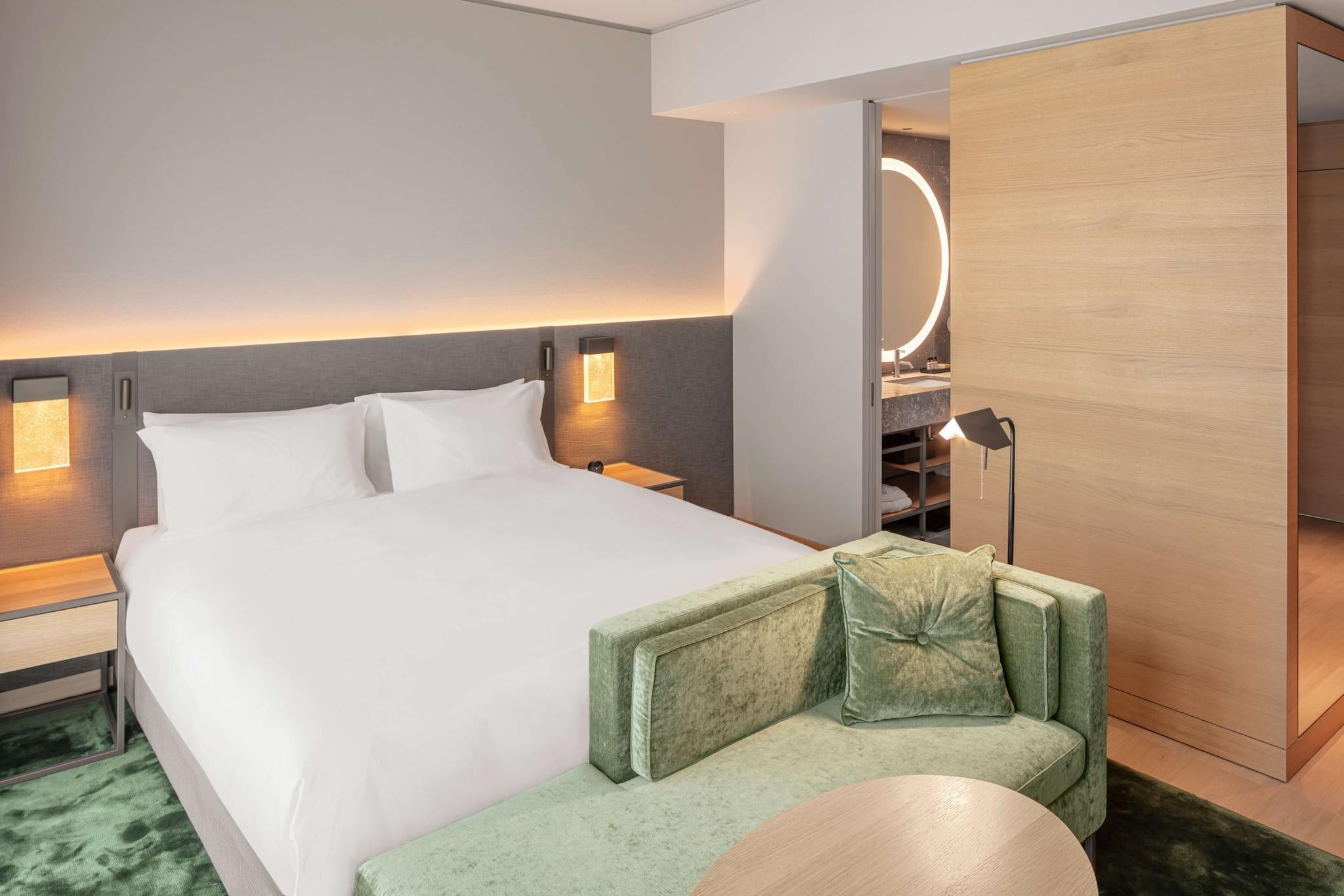 Double Club King Bed