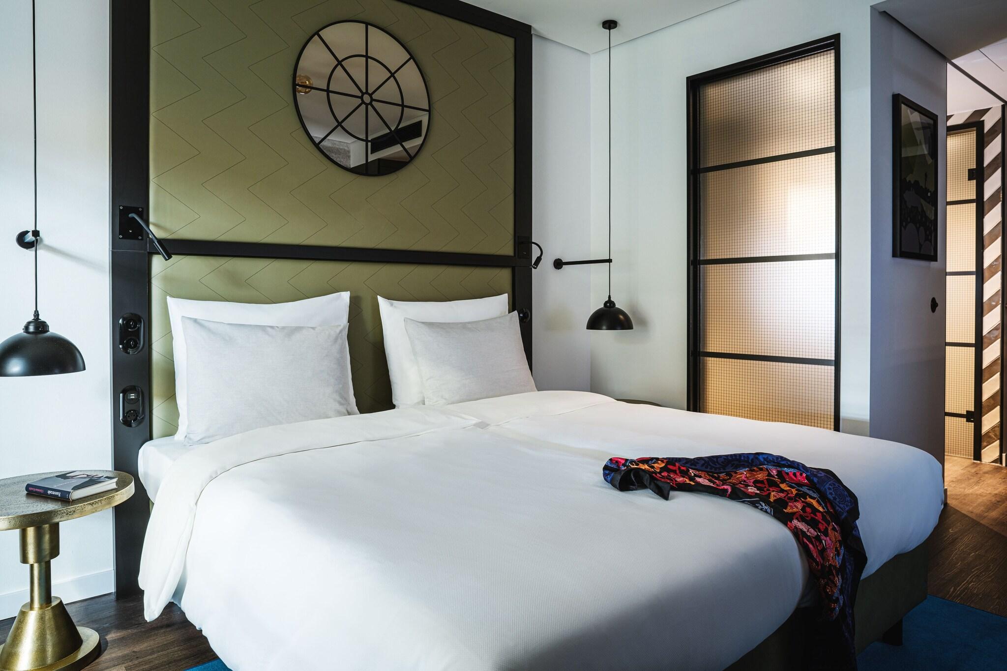 Double Queen Size Bed