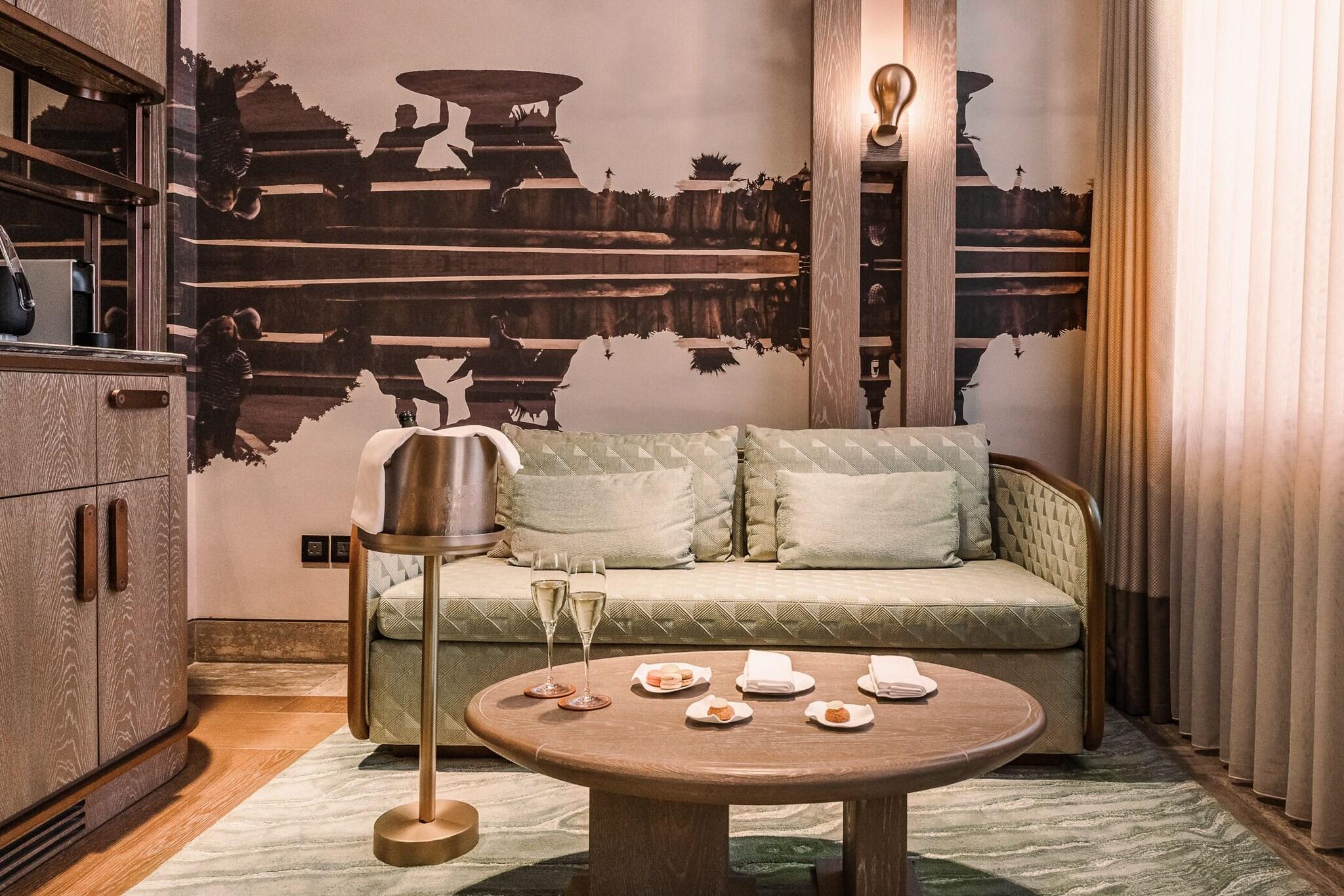 Suite City View King Bed