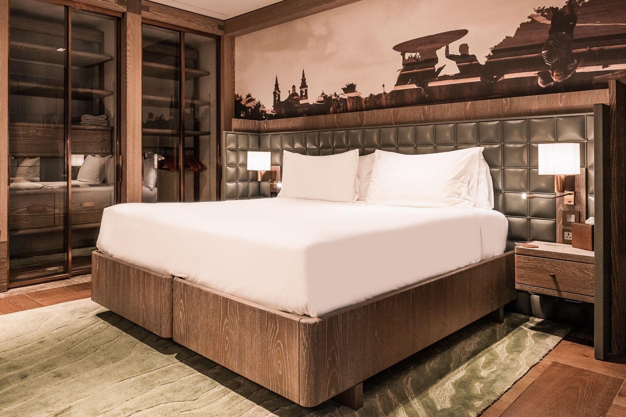 Suite City View King Bed