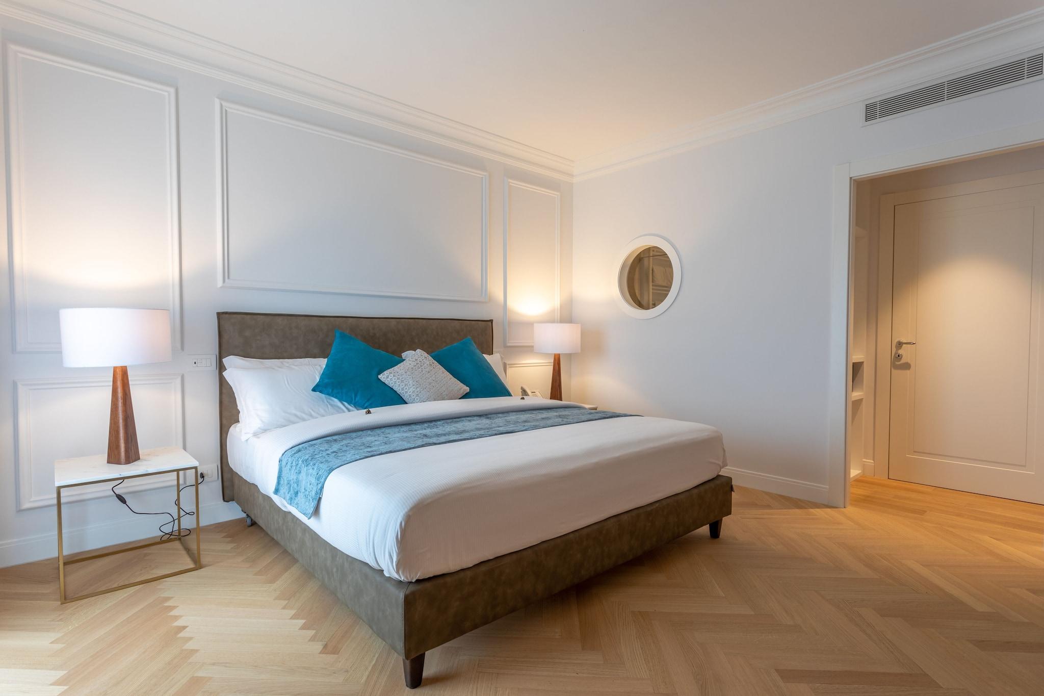 Double Deluxe King Bed