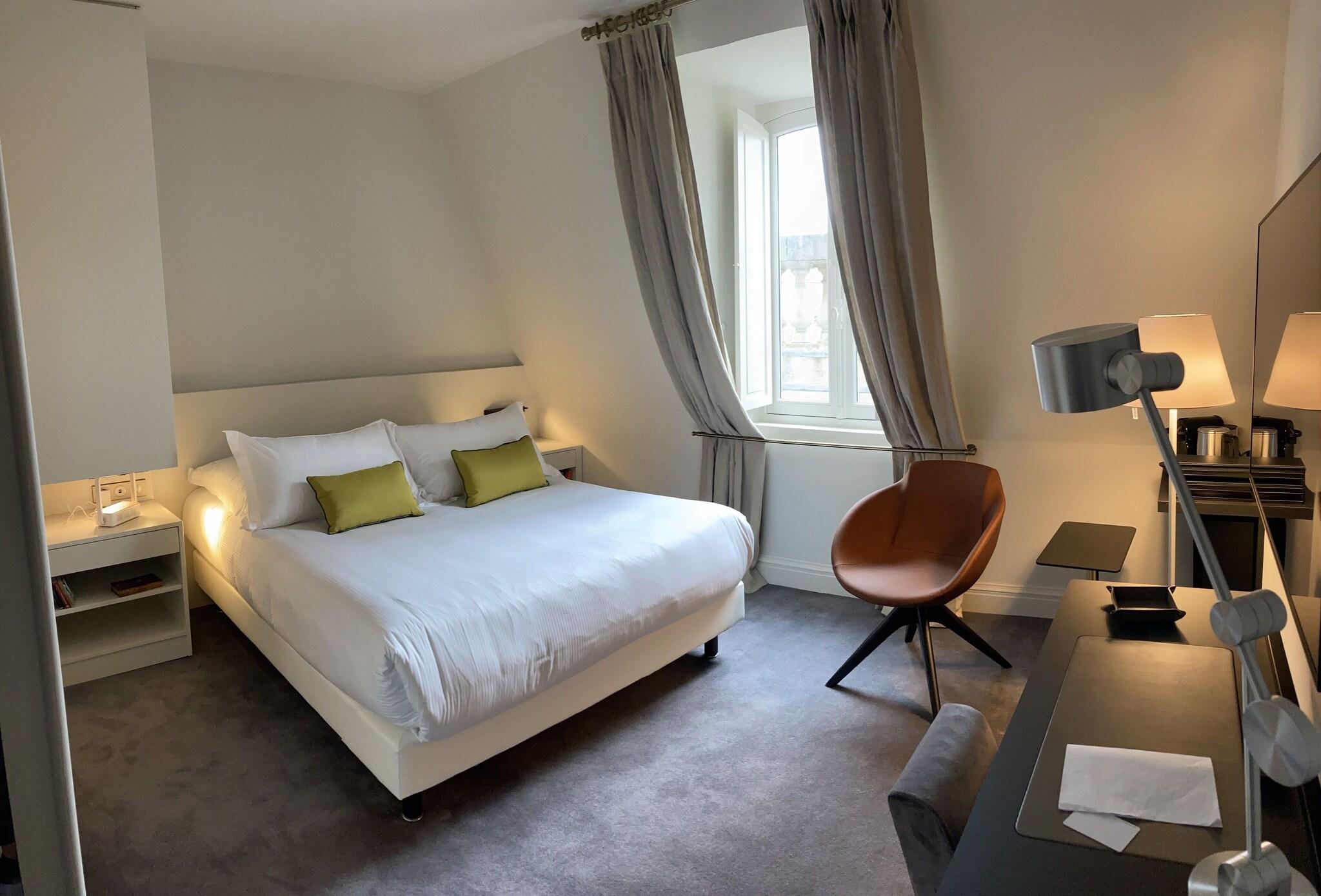 Double Queen Size Bed