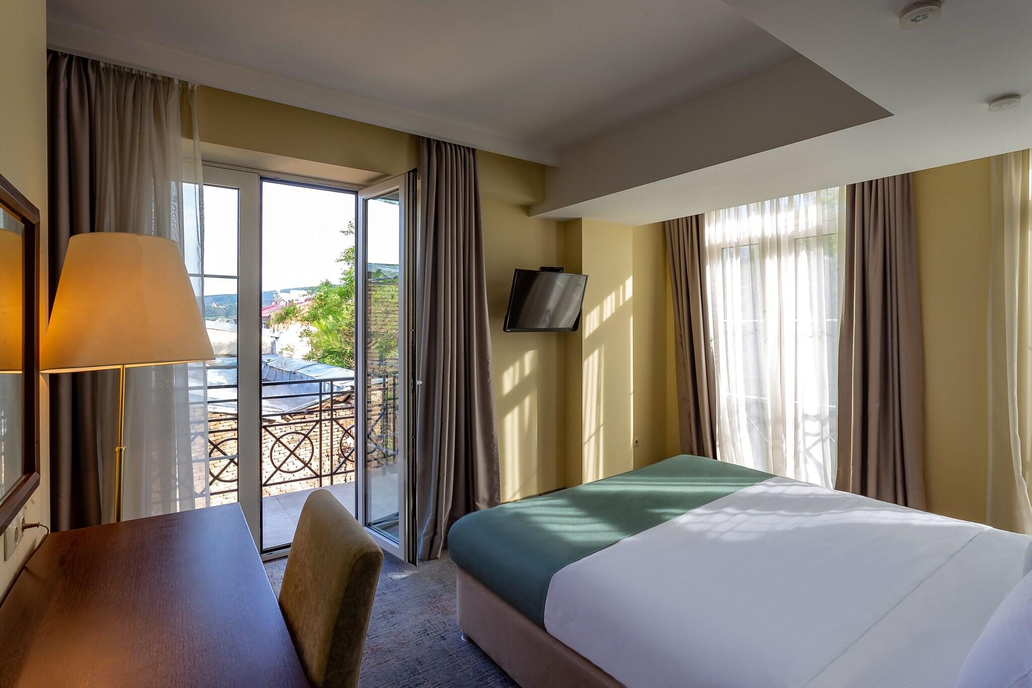 Double or Twin Superior King Bed