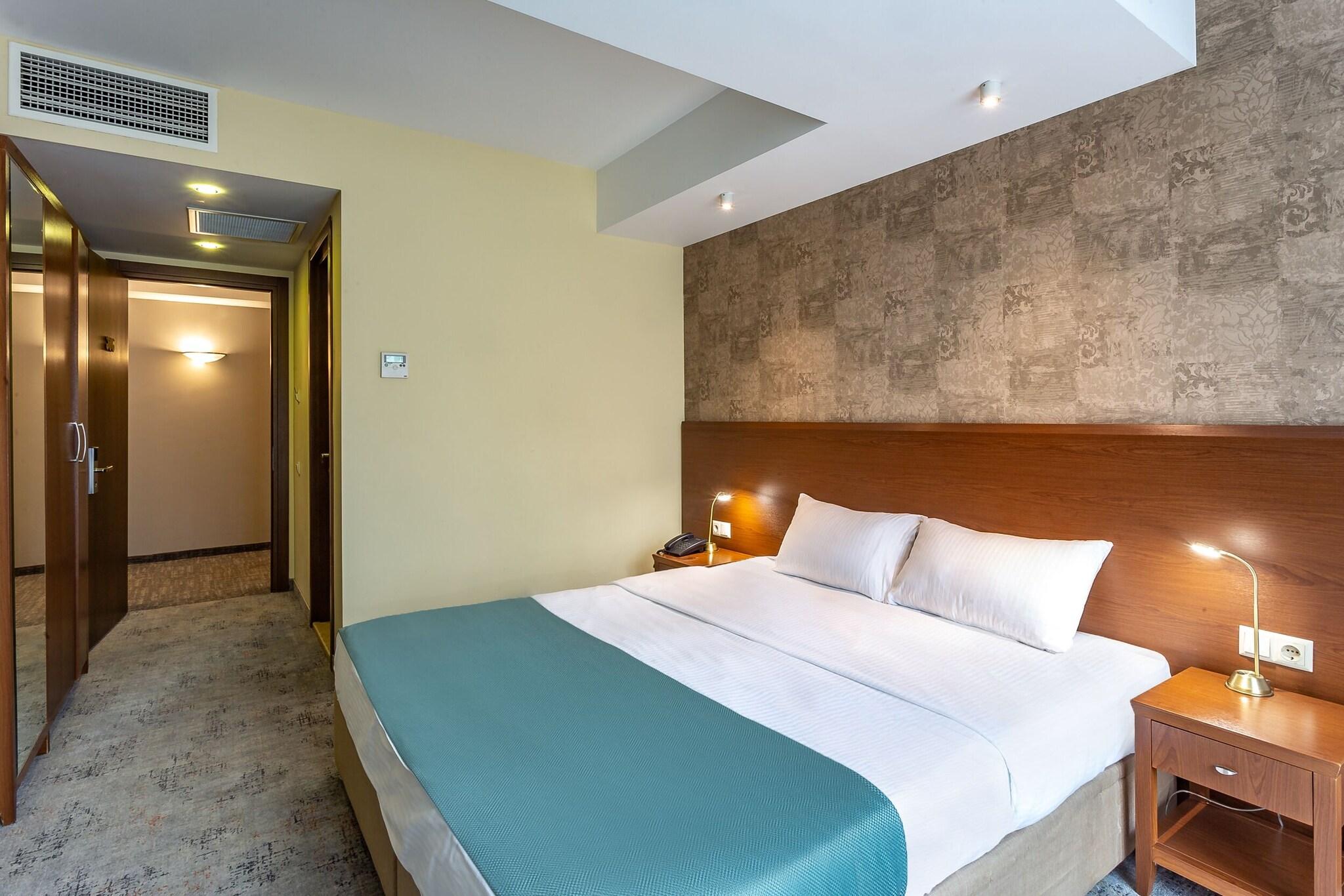 Double Queen Size Bed